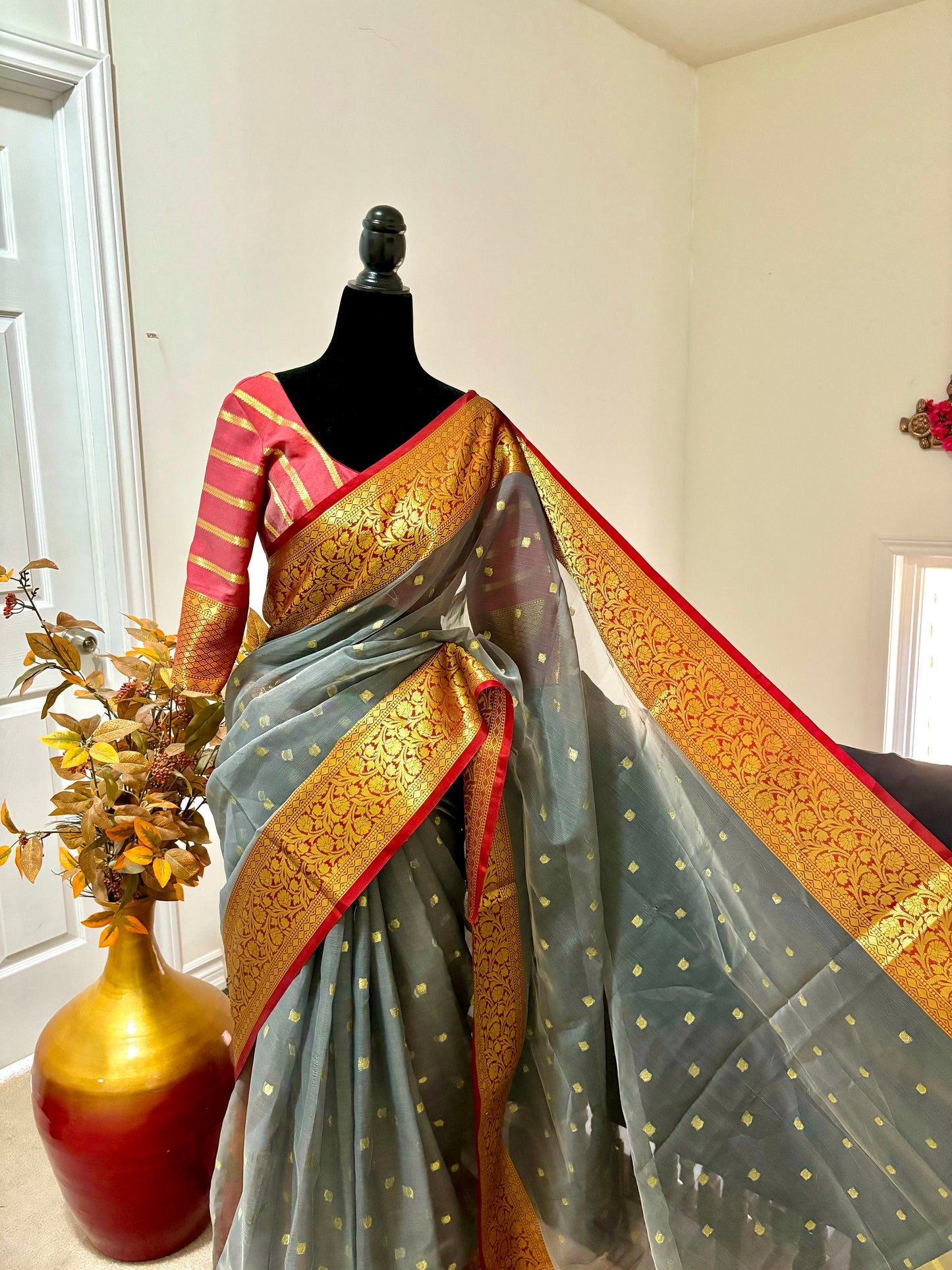 Beautiful Falling Banarasi Organza Kanchi boarder, with elbow length sleeve ready to wear designer blouse fit to 32 to 44