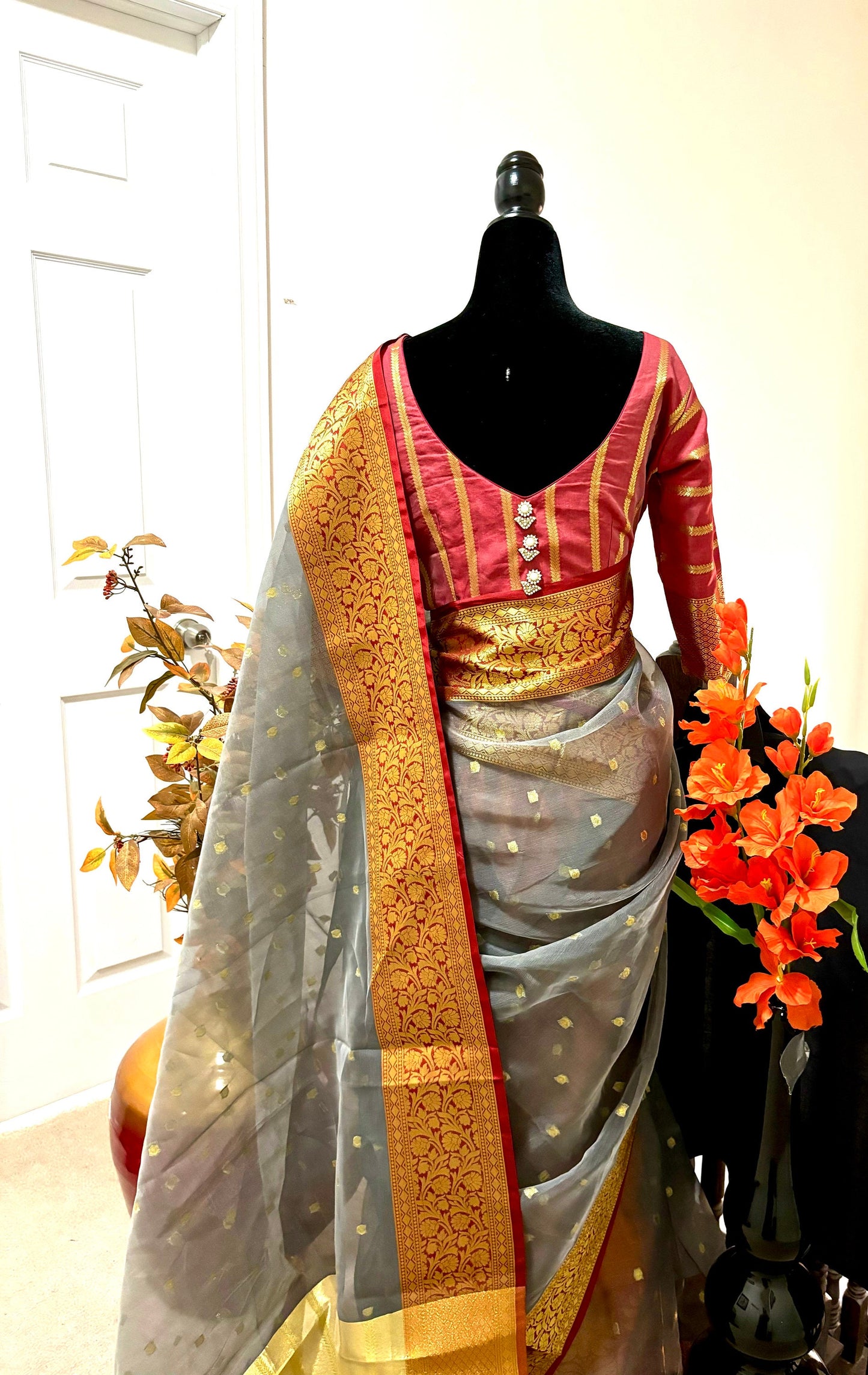 Beautiful Falling Banarasi Organza Kanchi boarder, with elbow length sleeve ready to wear designer blouse fit to 32 to 44