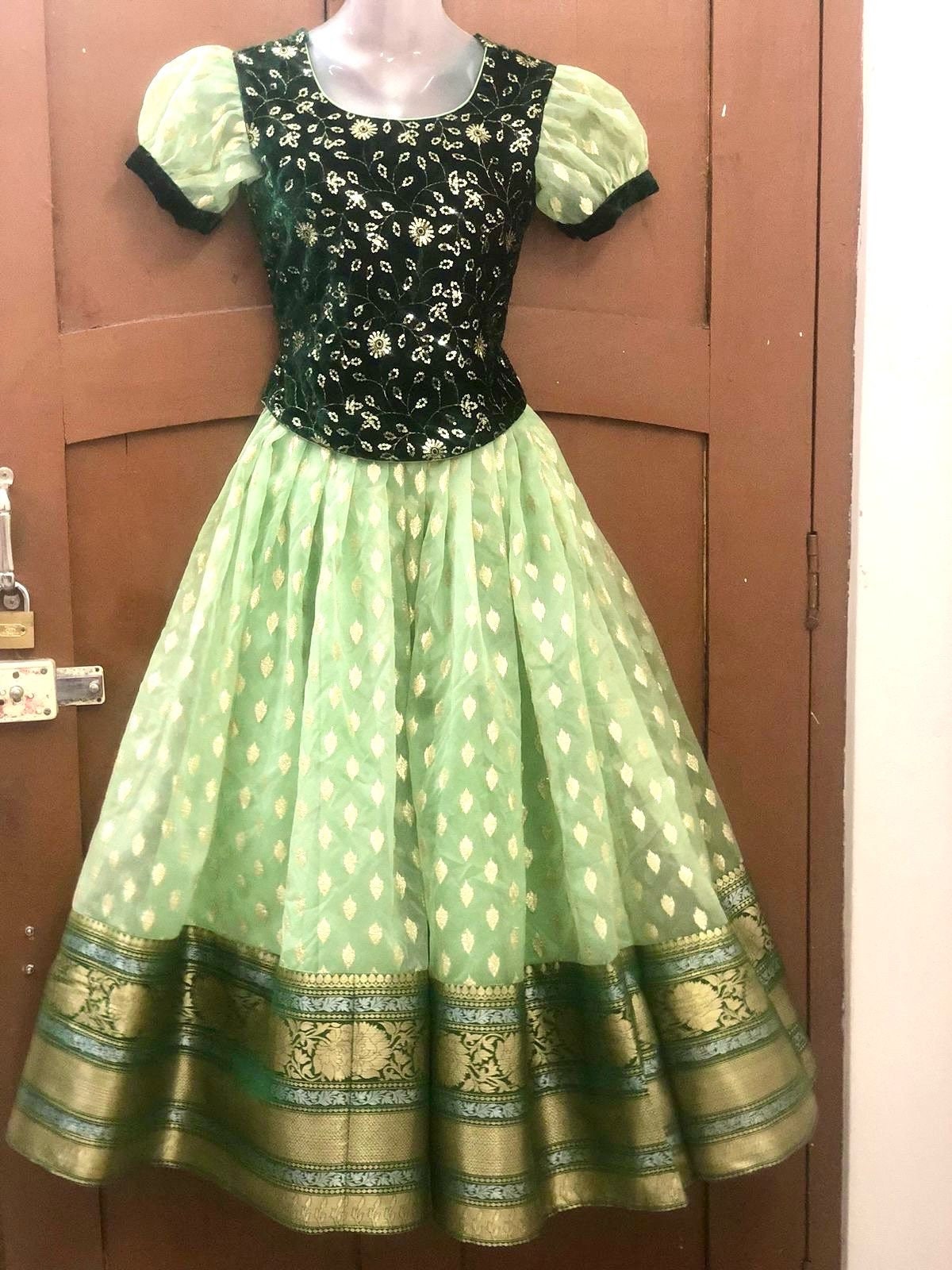 Pure Banarasi pattu Lihanga with beautiful Kanchi boarder for Baby girl 8 -10 years, lihanga is made of Handloom cloths soft for kids skin