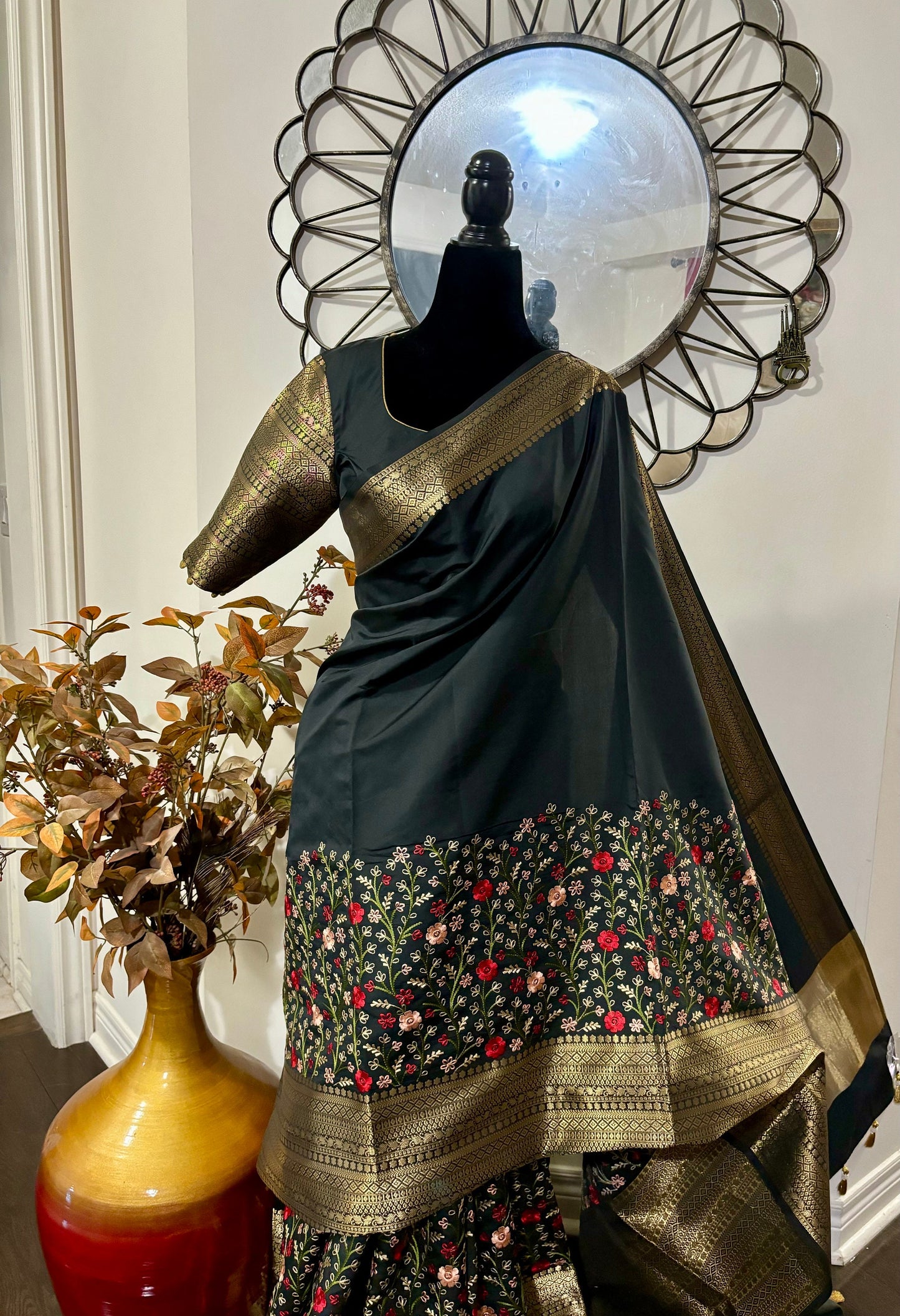 Soft Banglore silk Saree with beautiful Embrodery with Kanchi boarder ready to wear pretty designer blouse fits to 32 to 46, fall and pico