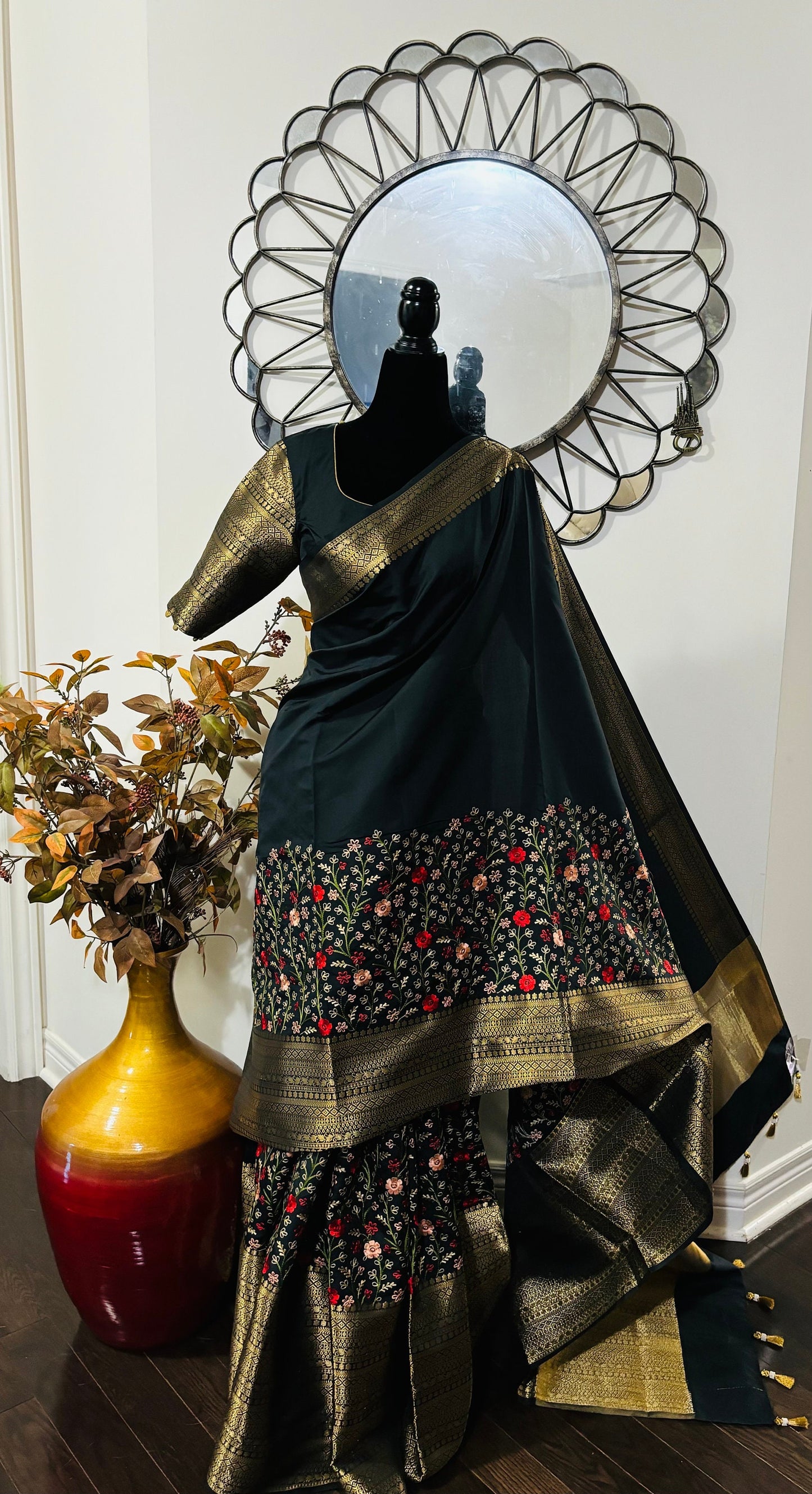 Soft Banglore silk Saree with beautiful Embrodery with Kanchi boarder ready to wear pretty designer blouse fits to 32 to 46, fall and pico