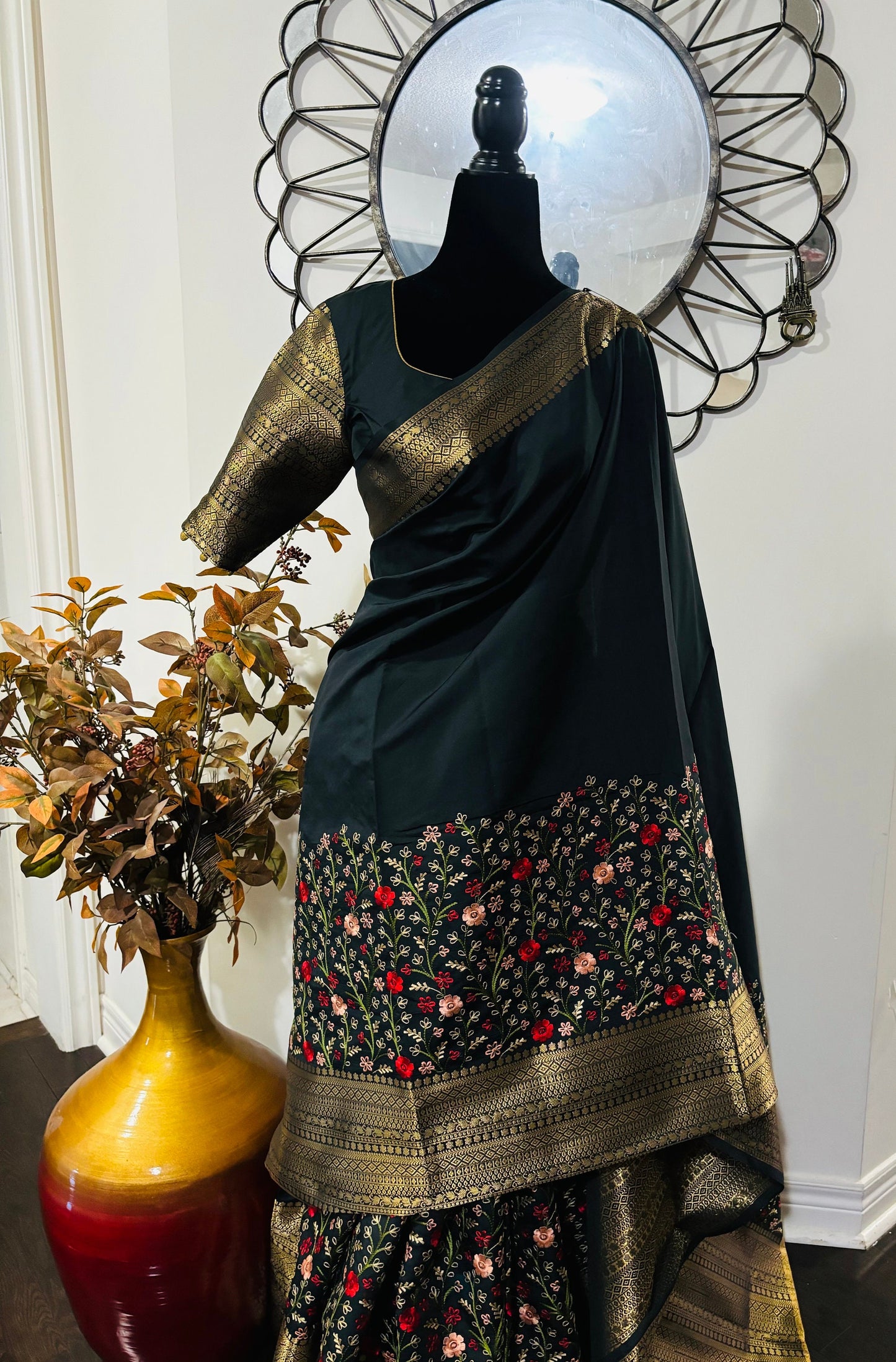 Soft Banglore silk Saree with beautiful Embrodery with Kanchi boarder ready to wear pretty designer blouse fits to 32 to 46, fall and pico