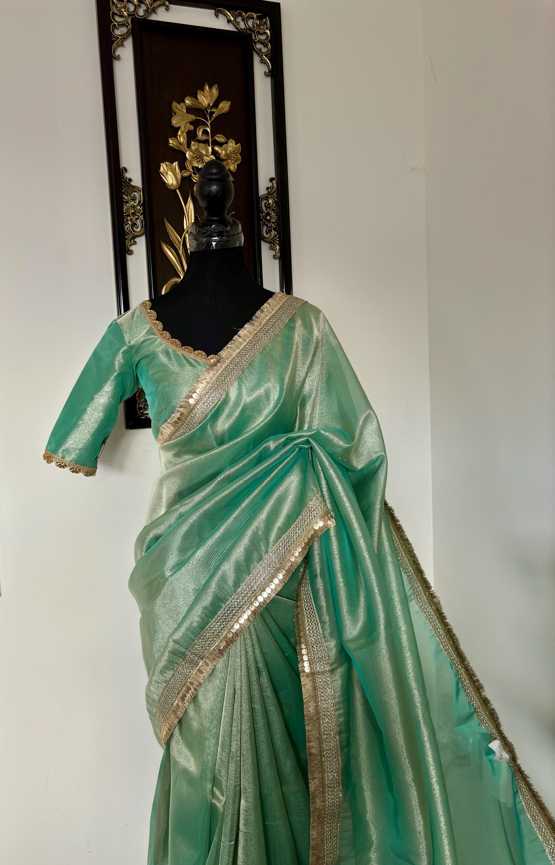 Banarasi  tissue saree with self weaving with beautifully embroidered boarder all over the saree Pestal   shade rich weaving ready Blouse