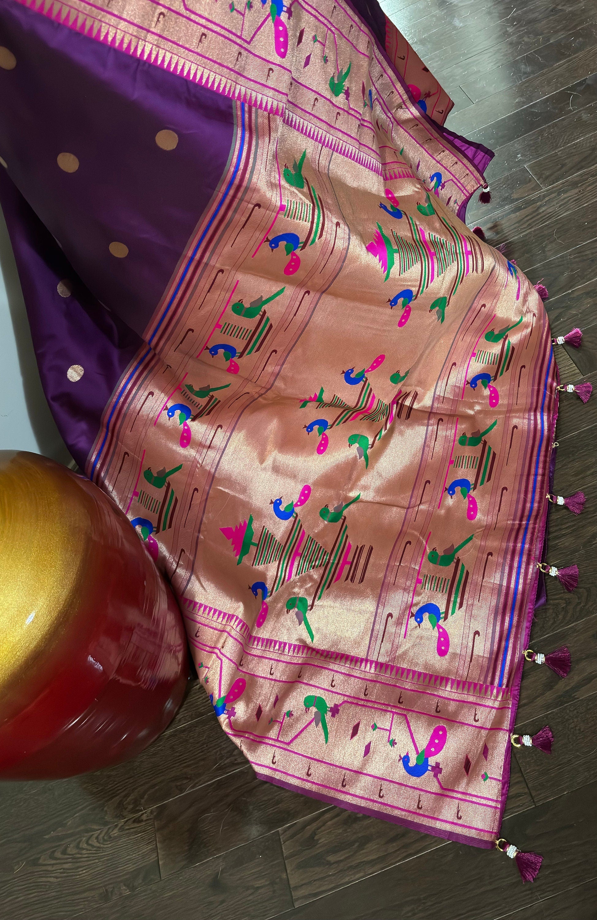 Beautiful Banarasi pythani saree in gold color with beautiful boarder and beautiful Pallu. Bridal ready to wear blouse fits to 32-44