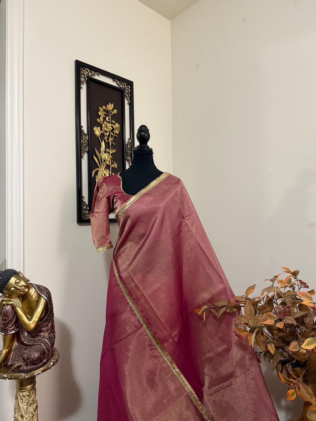 Banarasi  tissue saree with self weaving with beautifully embroidered boarder all over the saree Pestal   shade rich weaving ready Blouse