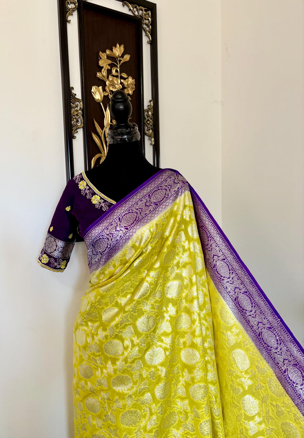 Beautiful banarasi silk saree paired up with beautiful embroidery blouse fits to 32 to 46 in beautiful rare colors all over jaal. Cocktails
