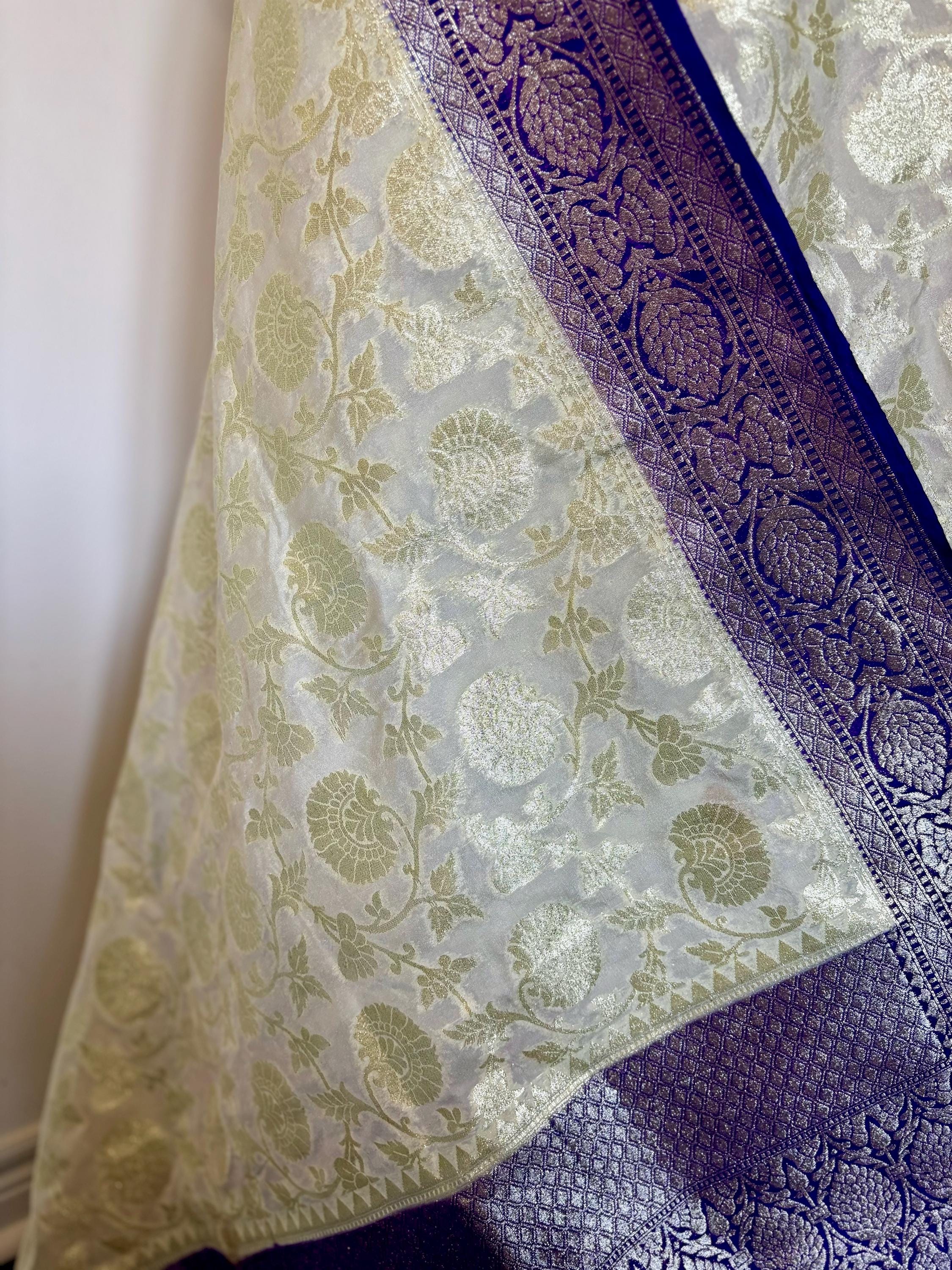Beautiful banarasi silk saree paired up with beautiful embroidery blouse fits to 32 to 46 in beautiful rare colors all over jaal. Cocktails
