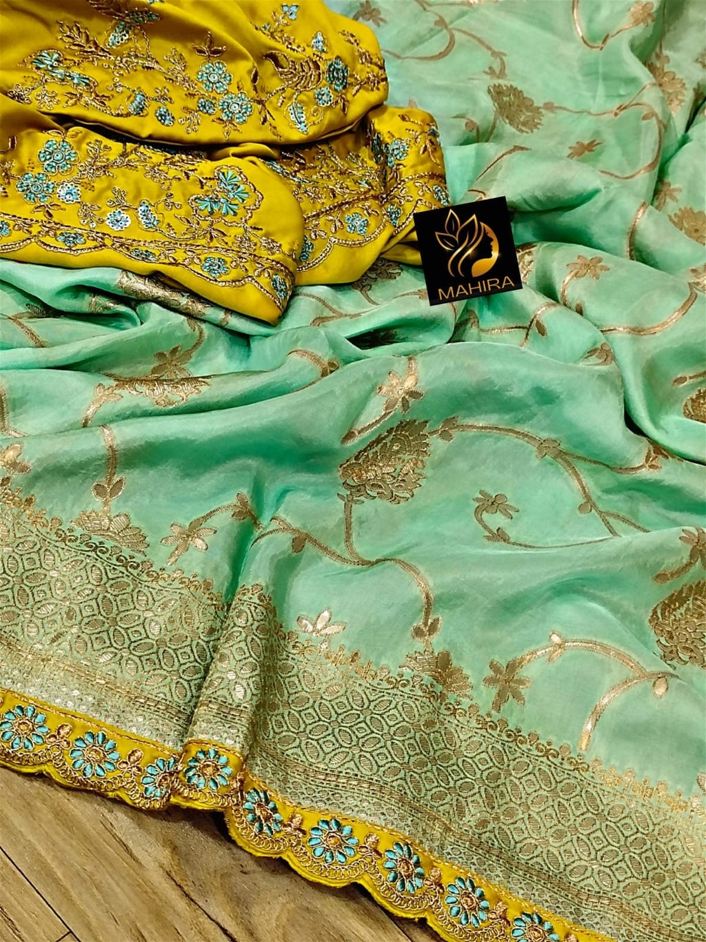 Beautiful banarasi pattu  sarees with all over weaving with cutwork border both sides Contrast  weaving pallu Heavy jardosi Work Blouse