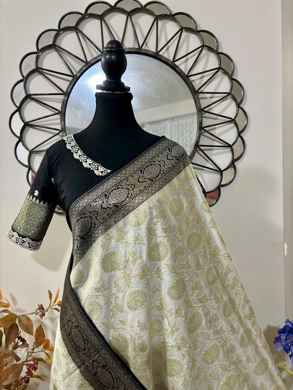 Beautiful banarasi silk saree paired up with beautiful embroidery blouse fits to 32 to 46 in beautiful rare colors all over jaal. Cocktails