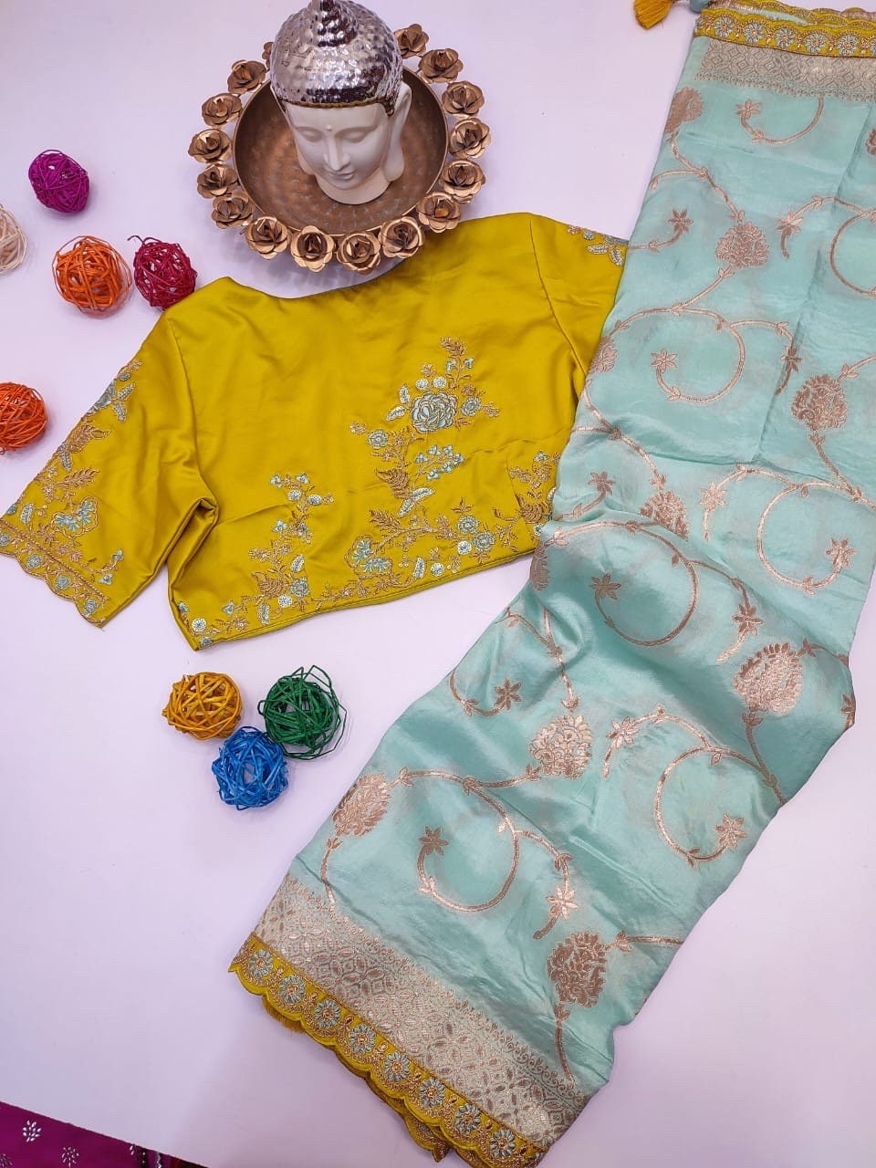 Beautiful banarasi pattu  sarees with all over weaving with cutwork border both sides Contrast  weaving pallu Heavy jardosi Work Blouse