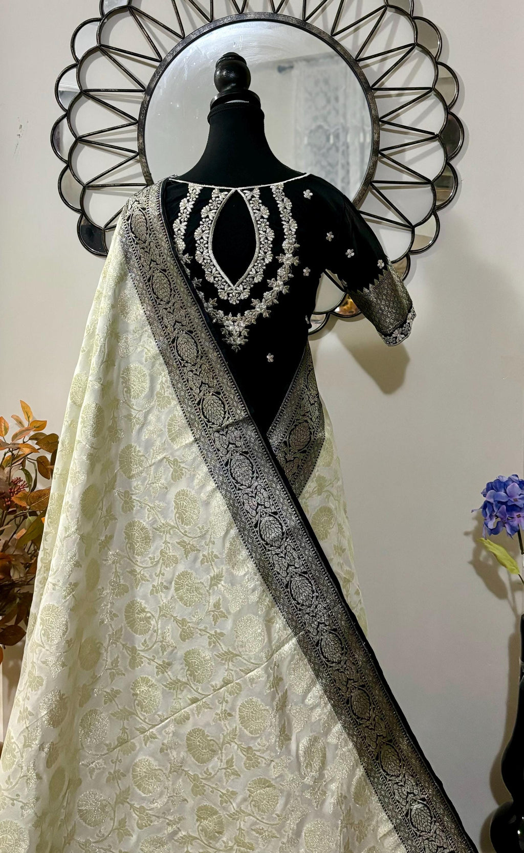Beautiful banarasi silk saree paired up with beautiful embroidery blouse fits to 32 to 46 in beautiful rare colors all over jaal. Cocktails