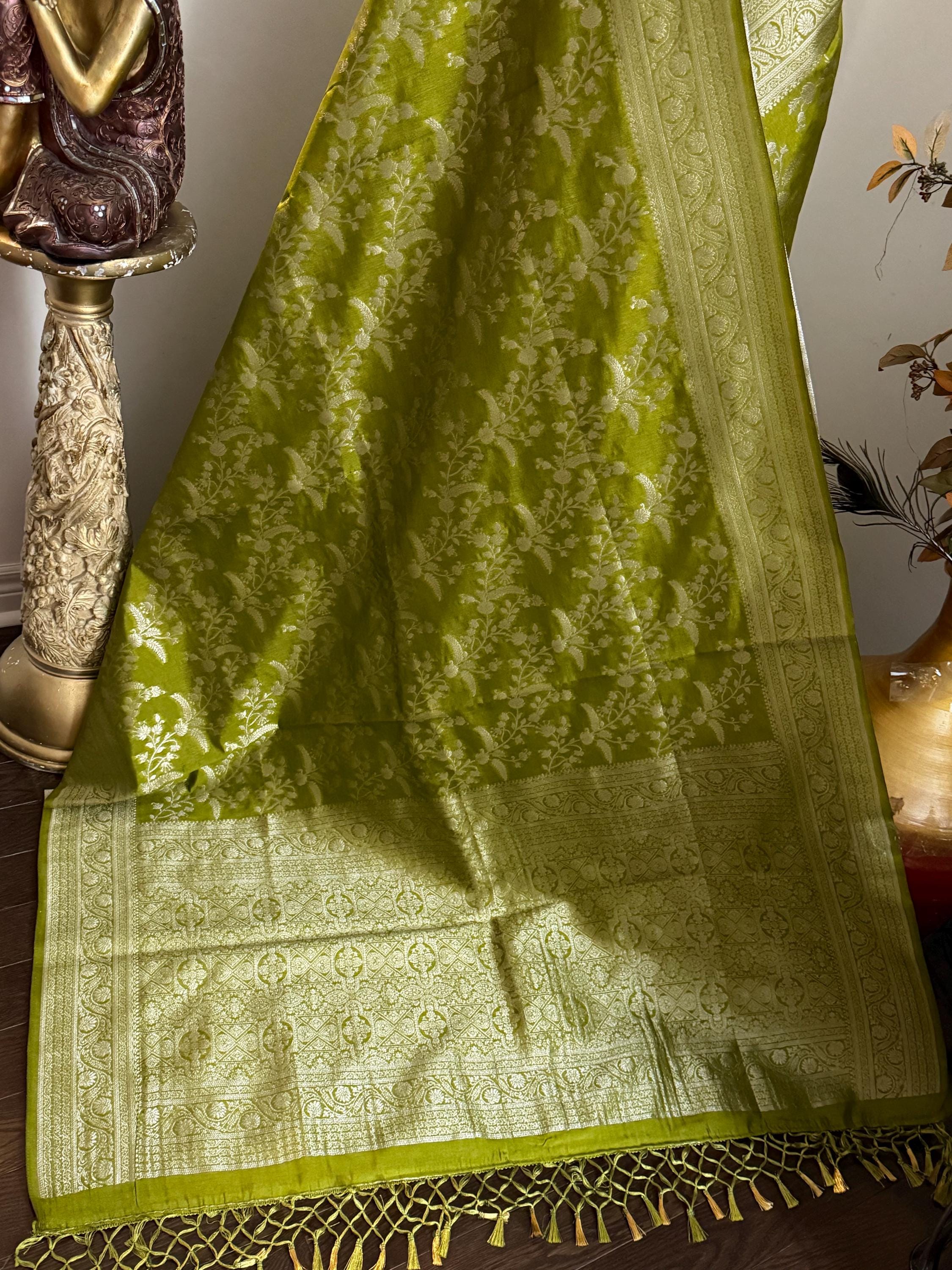 Beautiful banarasi saree with silver Zari weaving all over the saree paired up with pretty ready to wear  blouse that fits to 32 to 46