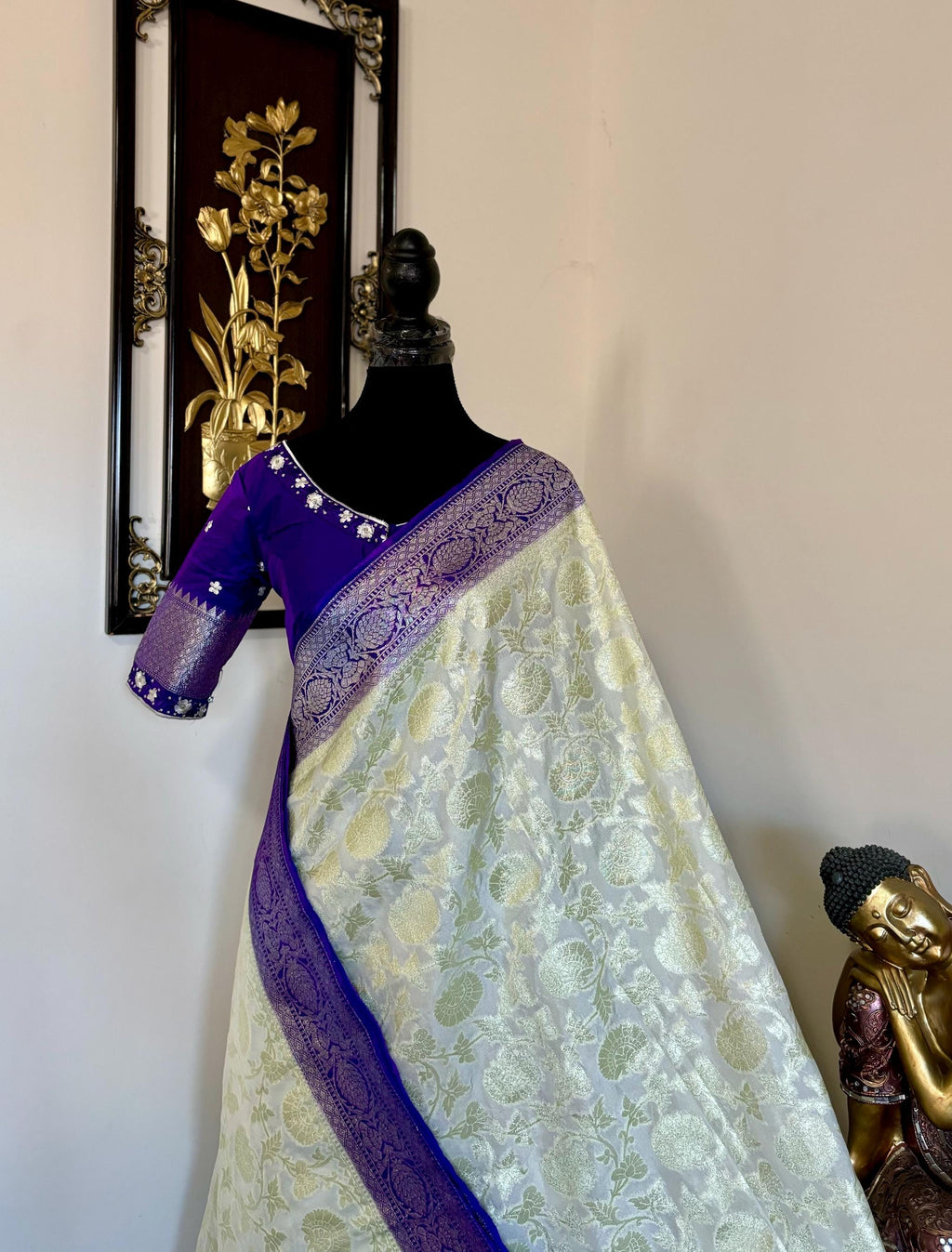 Beautiful banarasi silk saree paired up with beautiful embroidery blouse fits to 32 to 46 in beautiful rare colors all over jaal. Cocktails