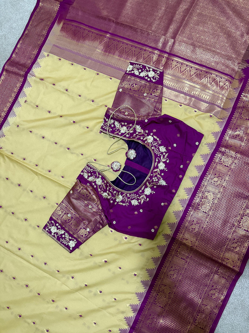 Gadwal  fancy powerloom pure silk sarees ready to wear blouse with embroidered blouse fits up to 32 -46 saree is ready fall pico done