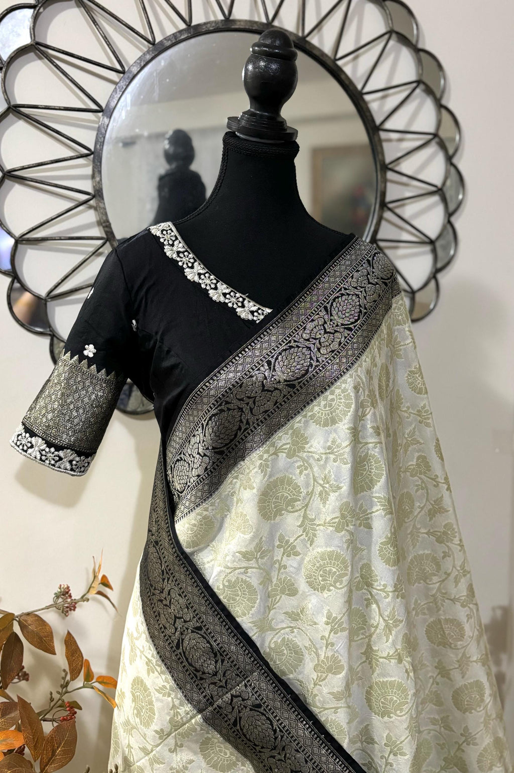 Beautiful banarasi silk saree paired up with beautiful embroidery blouse fits to 32 to 46 in beautiful rare colors all over jaal. Cocktails