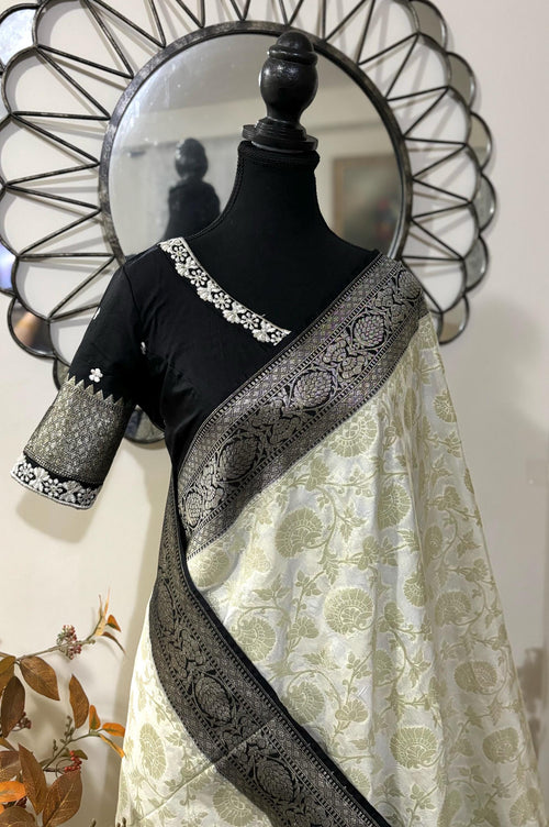 Beautiful banarasi silk saree paired up with beautiful embroidery blouse fits to 32 to 46 in beautiful rare colors all over jaal. Cocktails