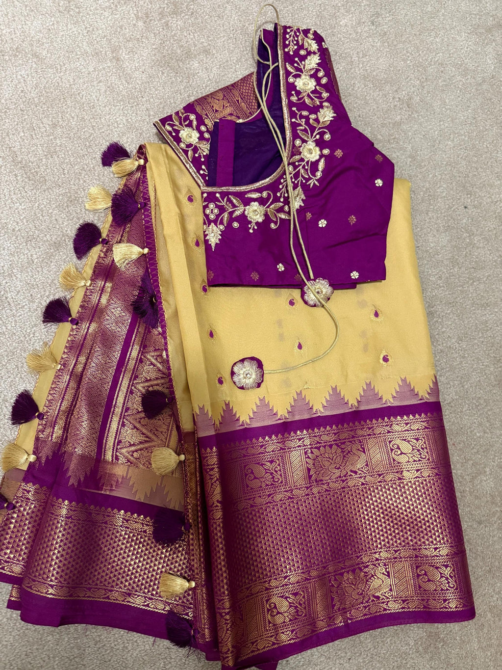 Gadwal  fancy powerloom pure silk sarees ready to wear blouse with embroidered blouse fits up to 32 -46 saree is ready fall pico done