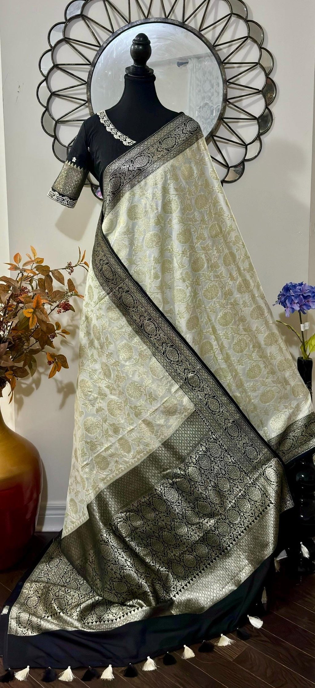 Beautiful banarasi silk saree paired up with beautiful embroidery blouse fits to 32 to 46 in beautiful rare colors all over jaal. Cocktails