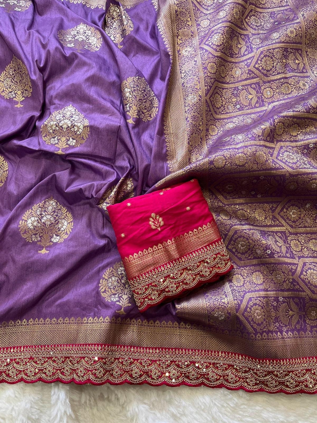 Pure banarasi Pattu saree withfigure weaving on all over thesareeweaving border on either sideRich & elegant weaving pallu as shown