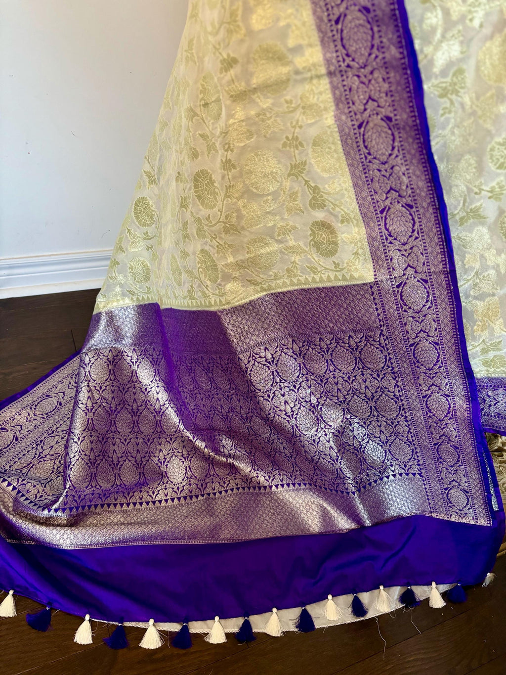 Beautiful banarasi silk saree paired up with beautiful embroidery blouse fits to 32 to 46 in beautiful rare colors all over jaal. Cocktails