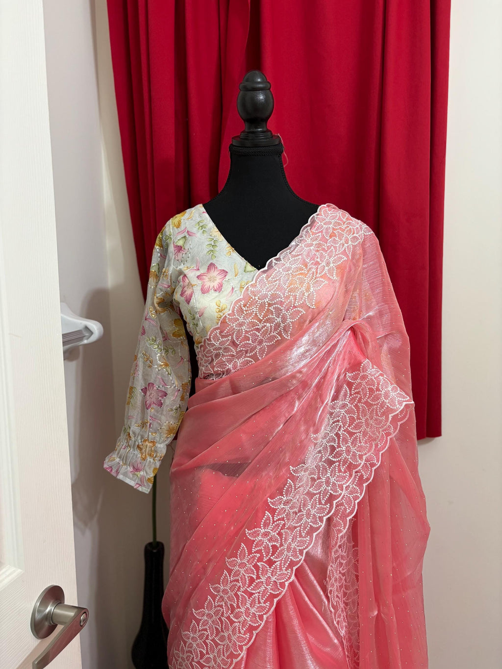 Beautiful shimmer georgett handloom georgette silk saree all over beautiful pearl and thread  weaving and beautiful boarder ready blouse
