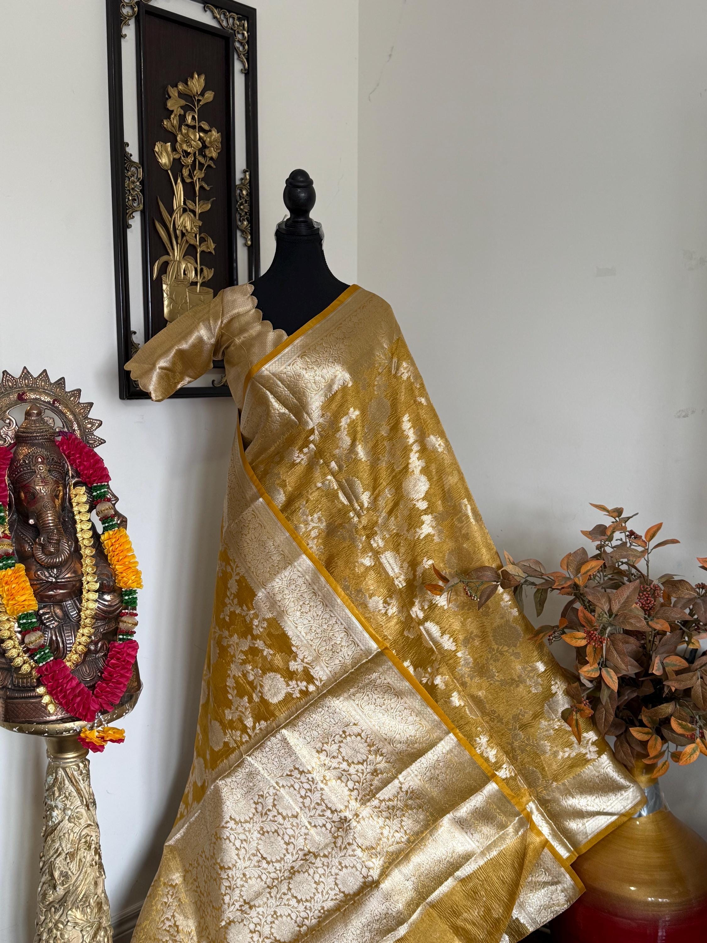 Beautiful party wear cocktail pure silk  crush tissue  saree paired up with pretty designer Blouse fits 32-46/contact seller for availabil
