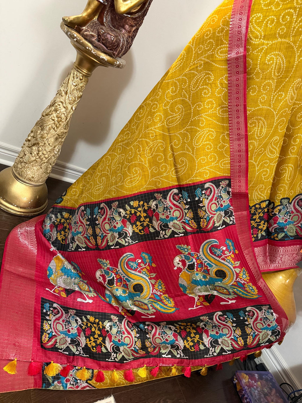 Beautiful Light weight Emarald silk saree  with Kanchi boarder  Bhandini prints ready blouse fits 32 to 46 with beautiful color combo