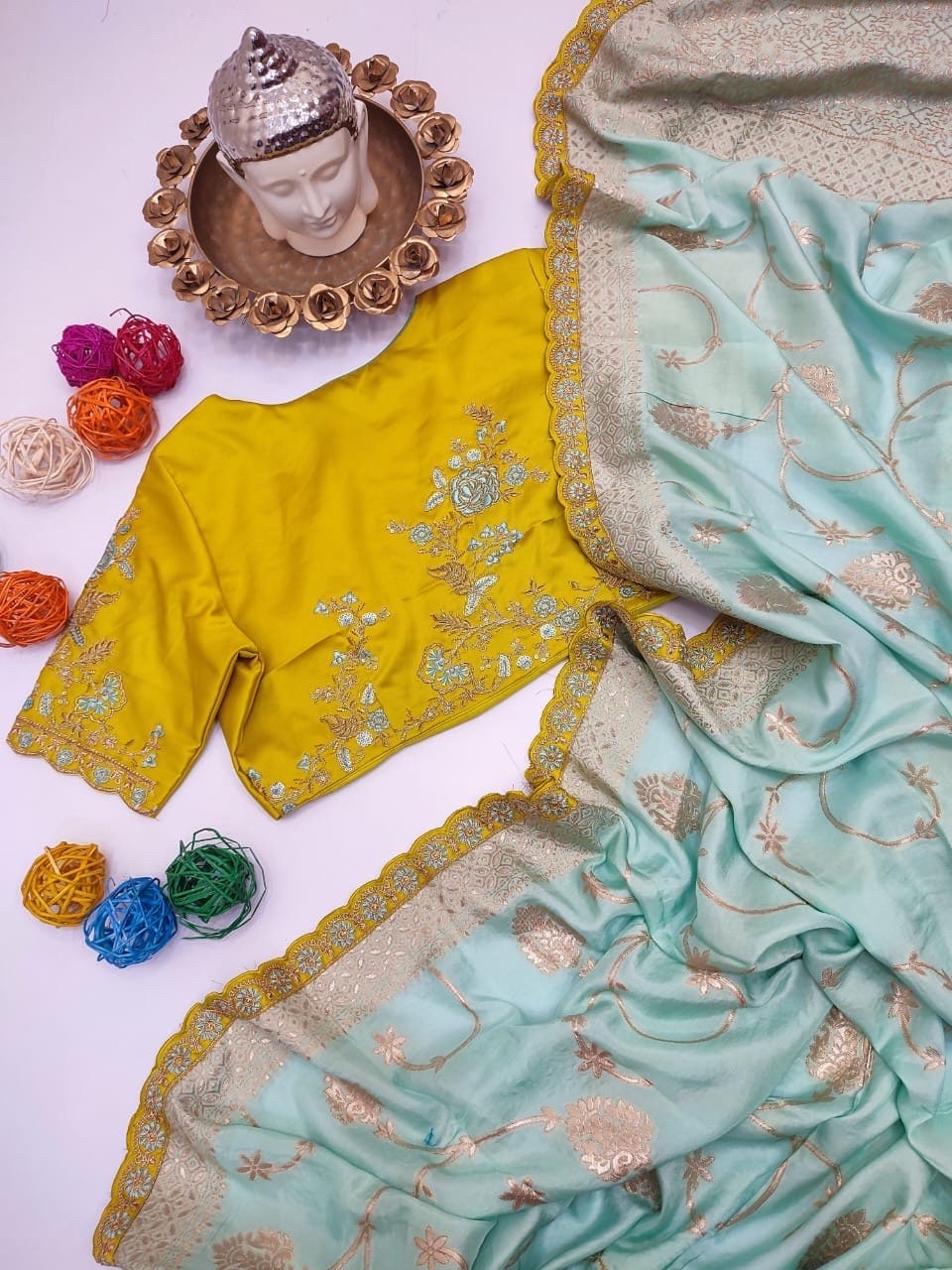 Beautiful banarasi pattu  sarees with all over weaving with cutwork border both sides Contrast  weaving pallu Heavy jardosi Work Blouse