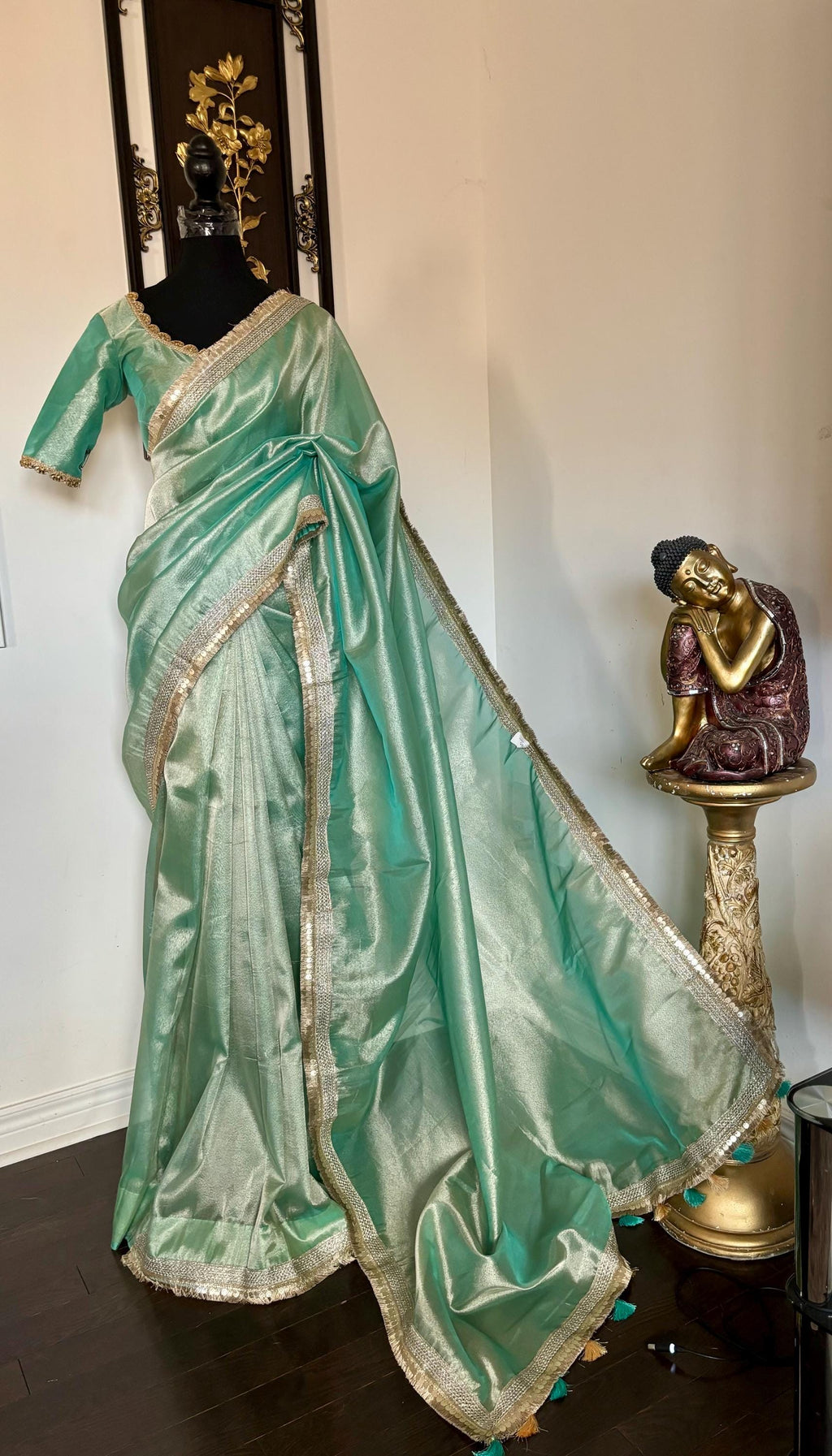 Banarasi  tissue saree with self weaving with beautifully embroidered boarder all over the saree Pestal   shade rich weaving ready Blouse