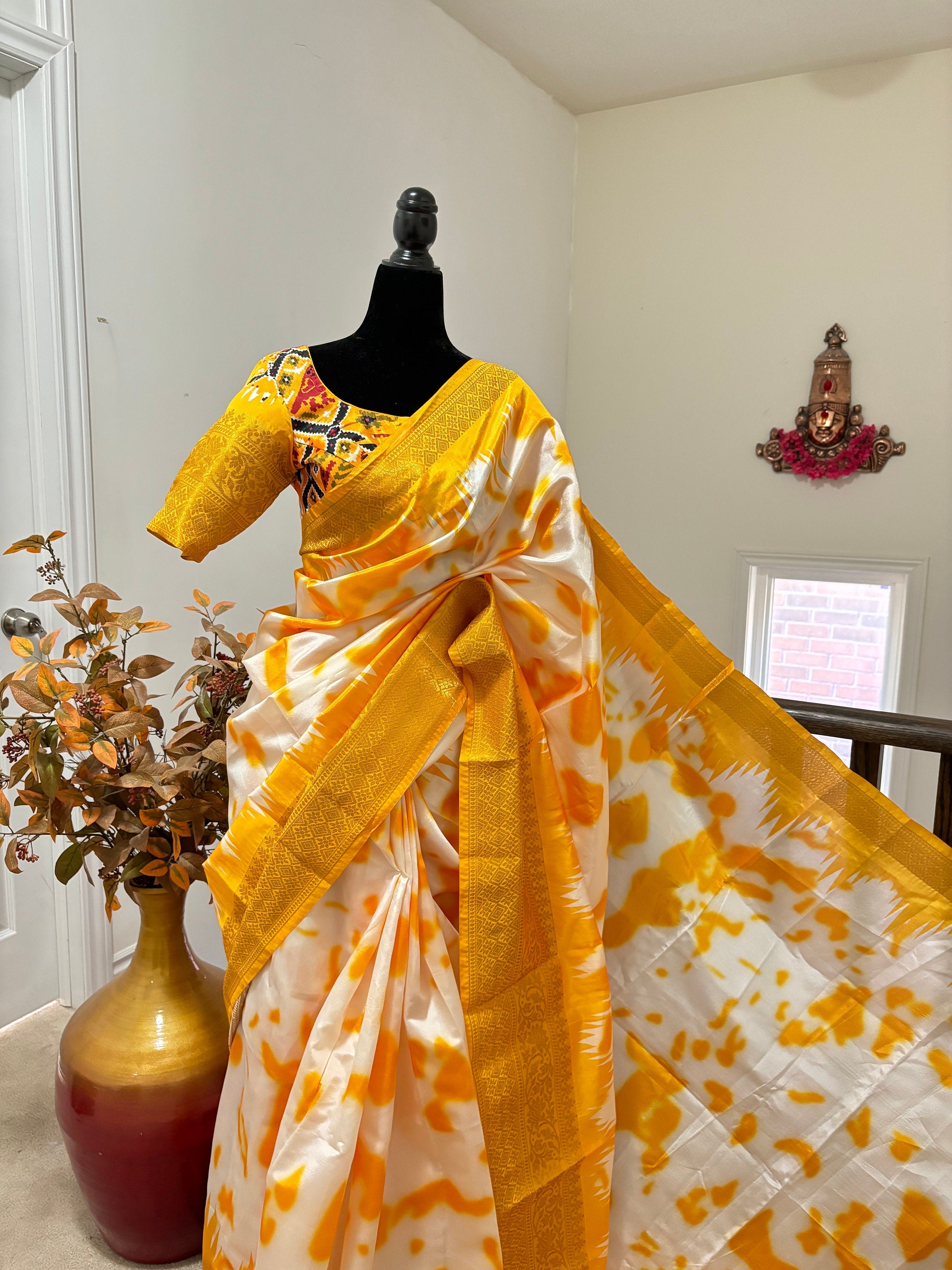 Beautiful banarasi lichi Silk with SHIBORI print  and PATOLA print pallu with contrast zari border Pairedwithdigital print ready Blouse