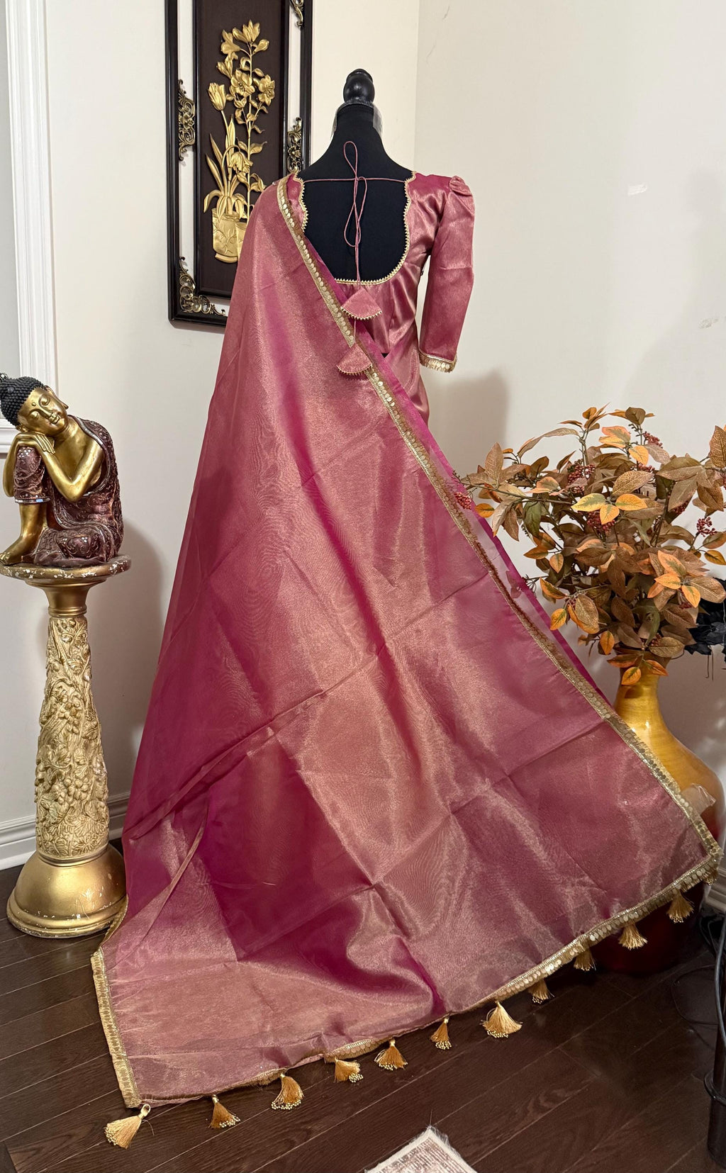 Banarasi  tissue saree with self weaving with beautifully embroidered boarder all over the saree Pestal   shade rich weaving ready Blouse