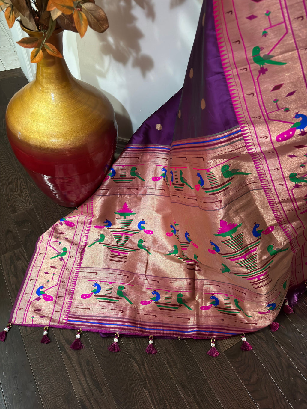 Beautiful Banarasi pythani saree in gold color with beautiful boarder and beautiful Pallu. Bridal ready to wear blouse fits to 32-44