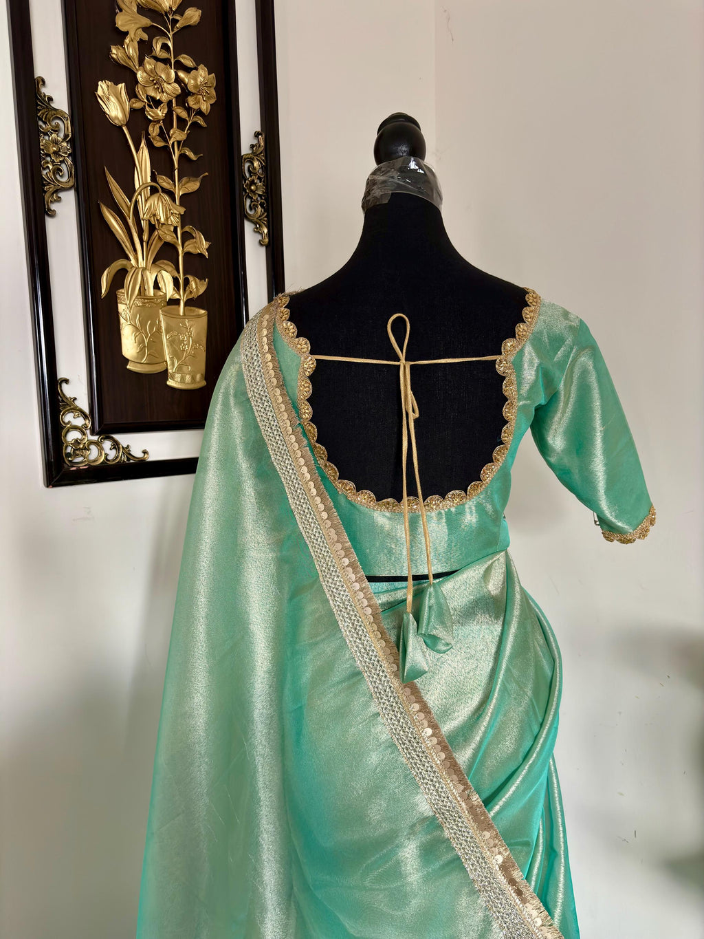 Banarasi  tissue saree with self weaving with beautifully embroidered boarder all over the saree Pestal   shade rich weaving ready Blouse