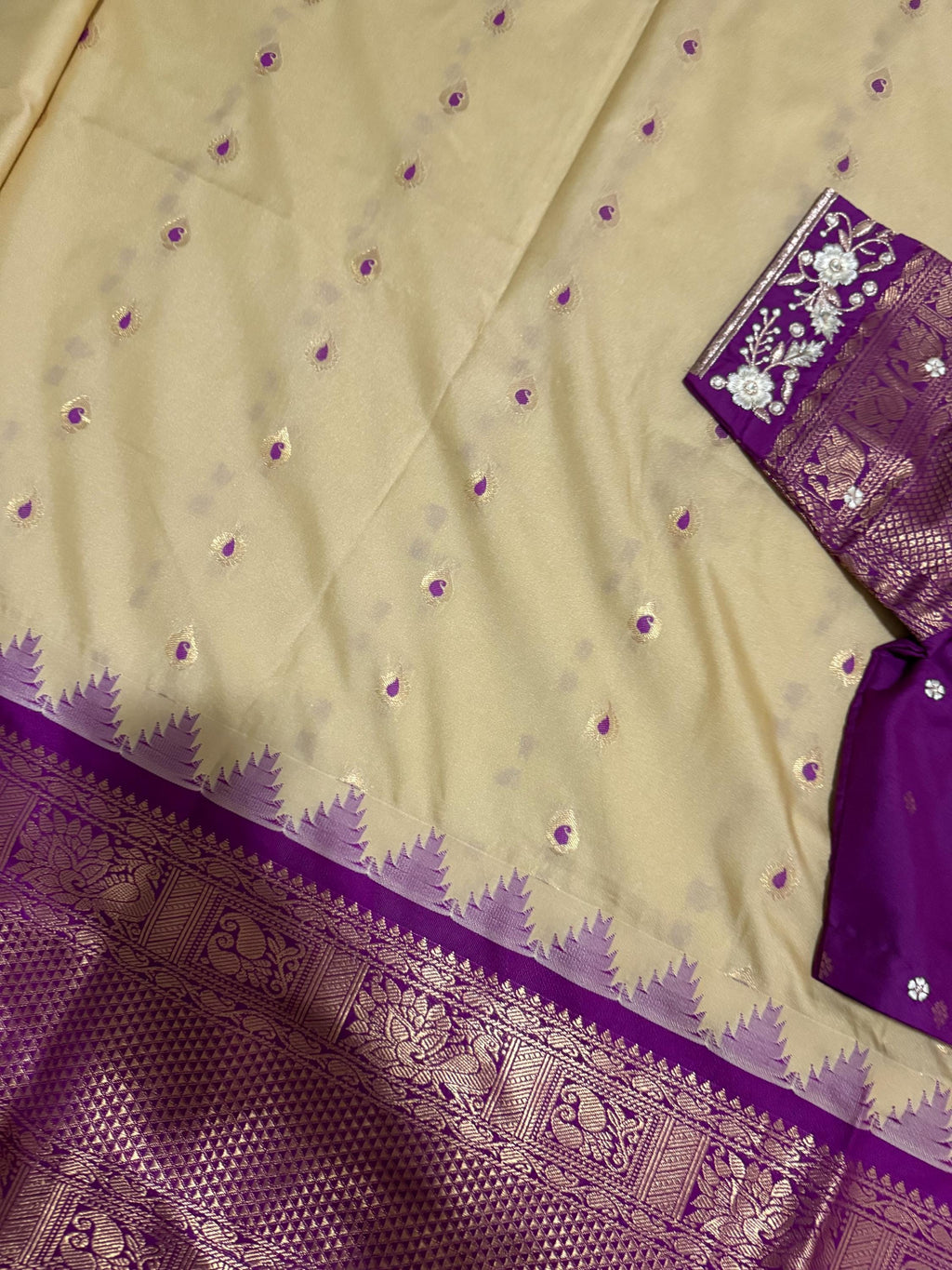 Gadwal  fancy powerloom pure silk sarees ready to wear blouse with embroidered blouse fits up to 32 -46 saree is ready fall pico done