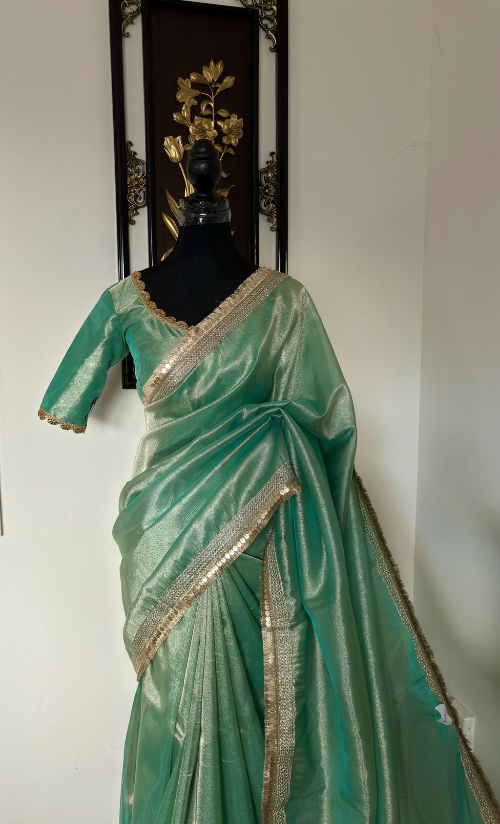 Banarasi  tissue saree with self weaving with beautifully embroidered boarder all over the saree Pestal   shade rich weaving ready Blouse