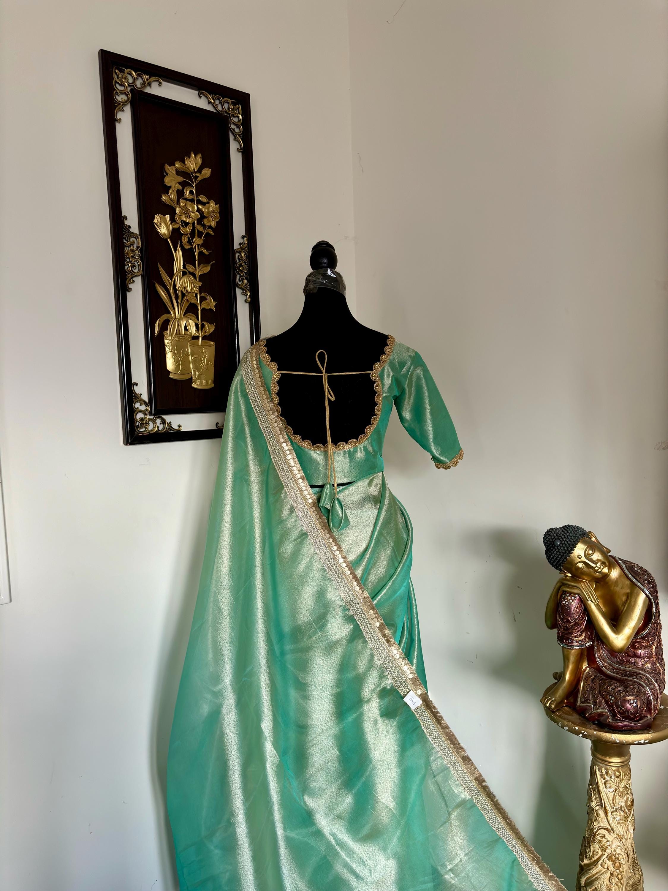 Banarasi  tissue saree with self weaving with beautifully embroidered boarder all over the saree Pestal   shade rich weaving ready Blouse