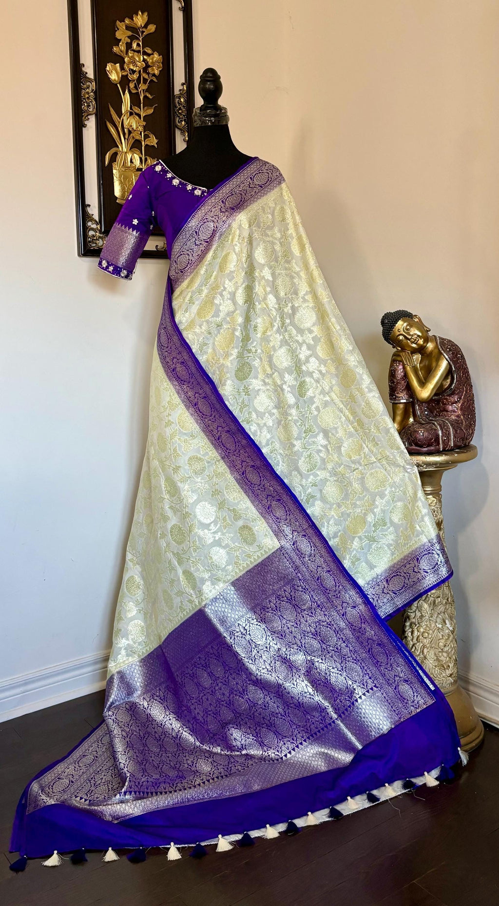 Beautiful banarasi silk saree paired up with beautiful embroidery blouse fits to 32 to 46 in beautiful rare colors all over jaal. Cocktails