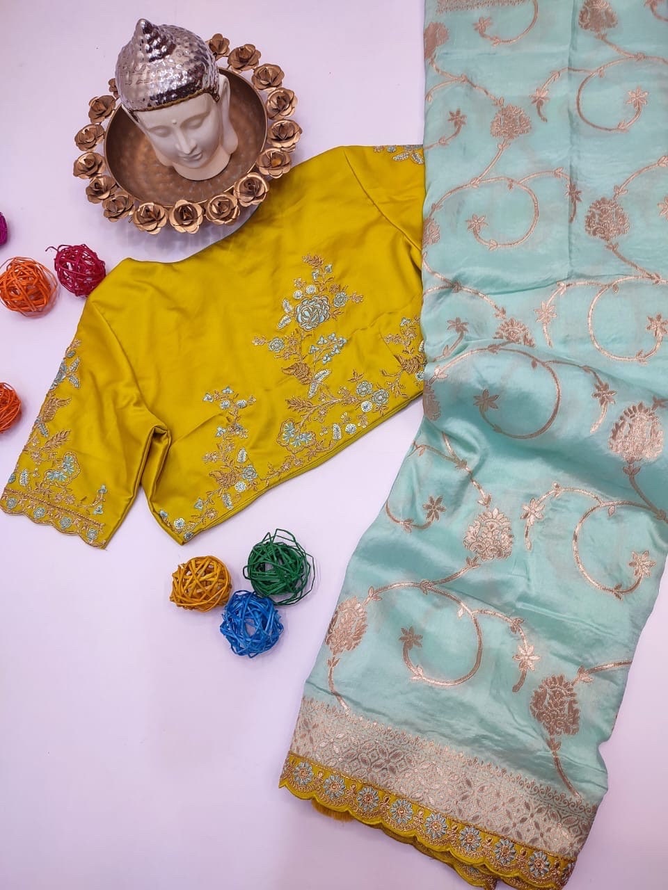 Beautiful banarasi pattu  sarees with all over weaving with cutwork border both sides Contrast  weaving pallu Heavy jardosi Work Blouse