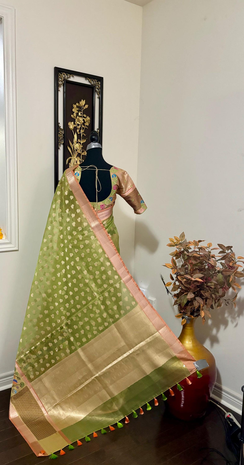 Beautiful Tissue Zari Kota saree with pythani  Zari boardes and beautifully done blouse paired up with pretty blouse fits up to 32 to 46