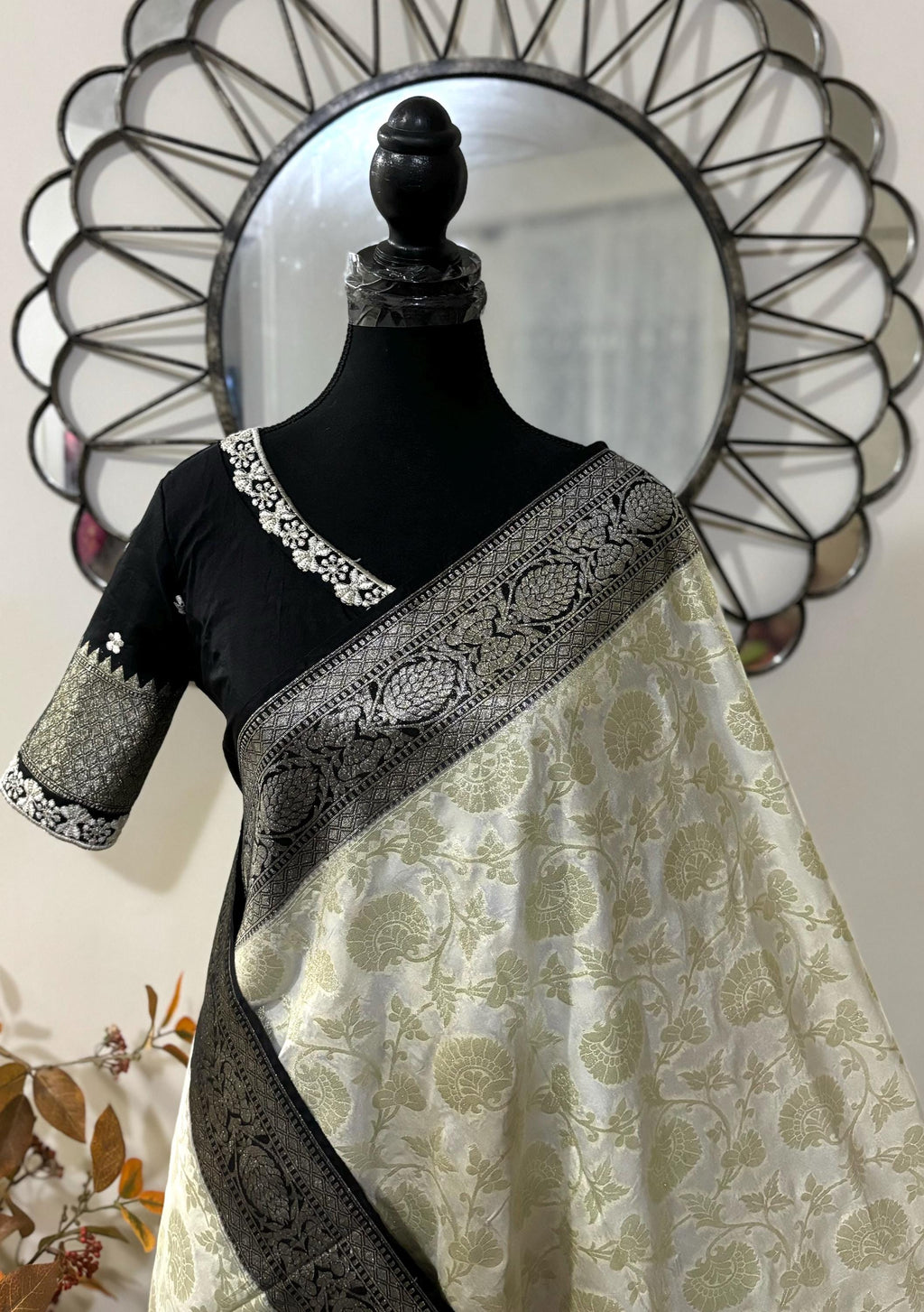 Beautiful banarasi silk saree paired up with beautiful embroidery blouse fits to 32 to 46 in beautiful rare colors all over jaal. Cocktails