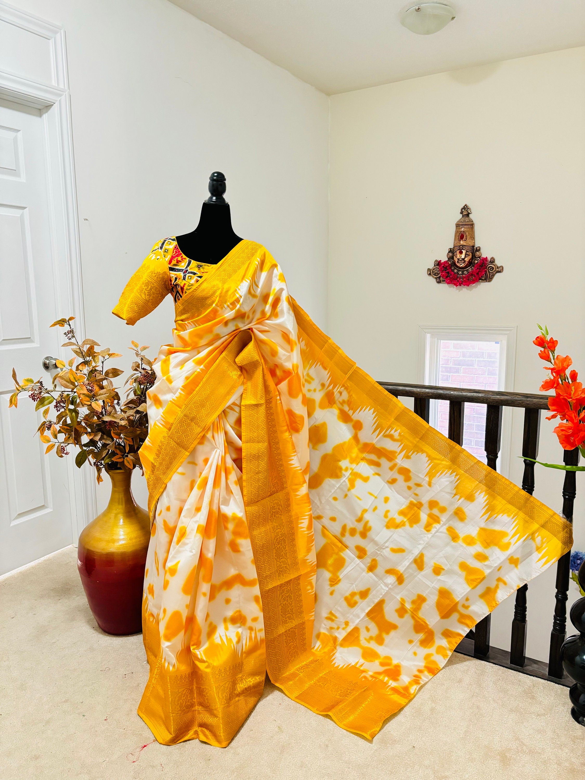 Beautiful banarasi lichi Silk with SHIBORI print  and PATOLA print pallu with contrast zari border Pairedwithdigital print ready Blouse