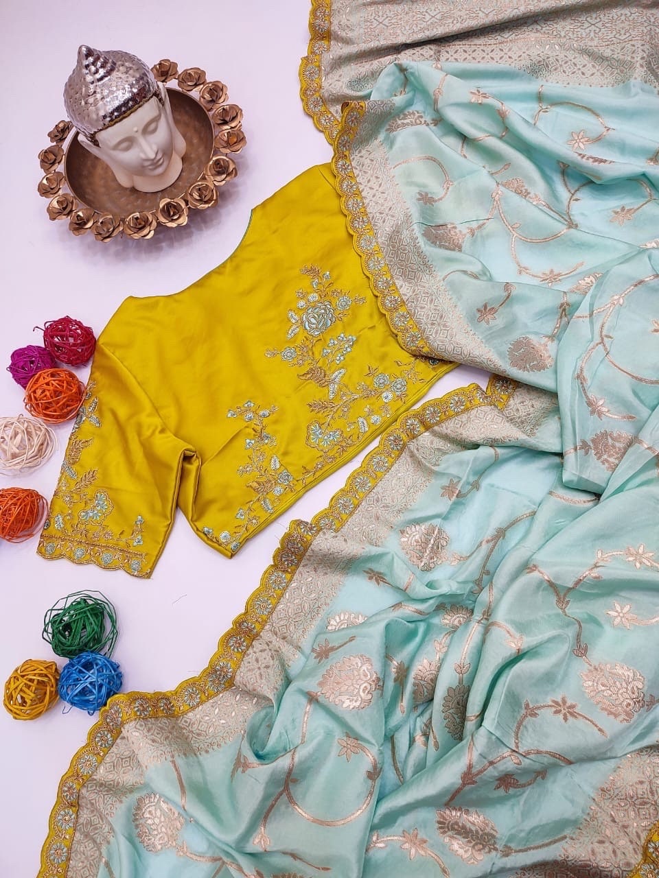 Beautiful banarasi pattu  sarees with all over weaving with cutwork border both sides Contrast  weaving pallu Heavy jardosi Work Blouse