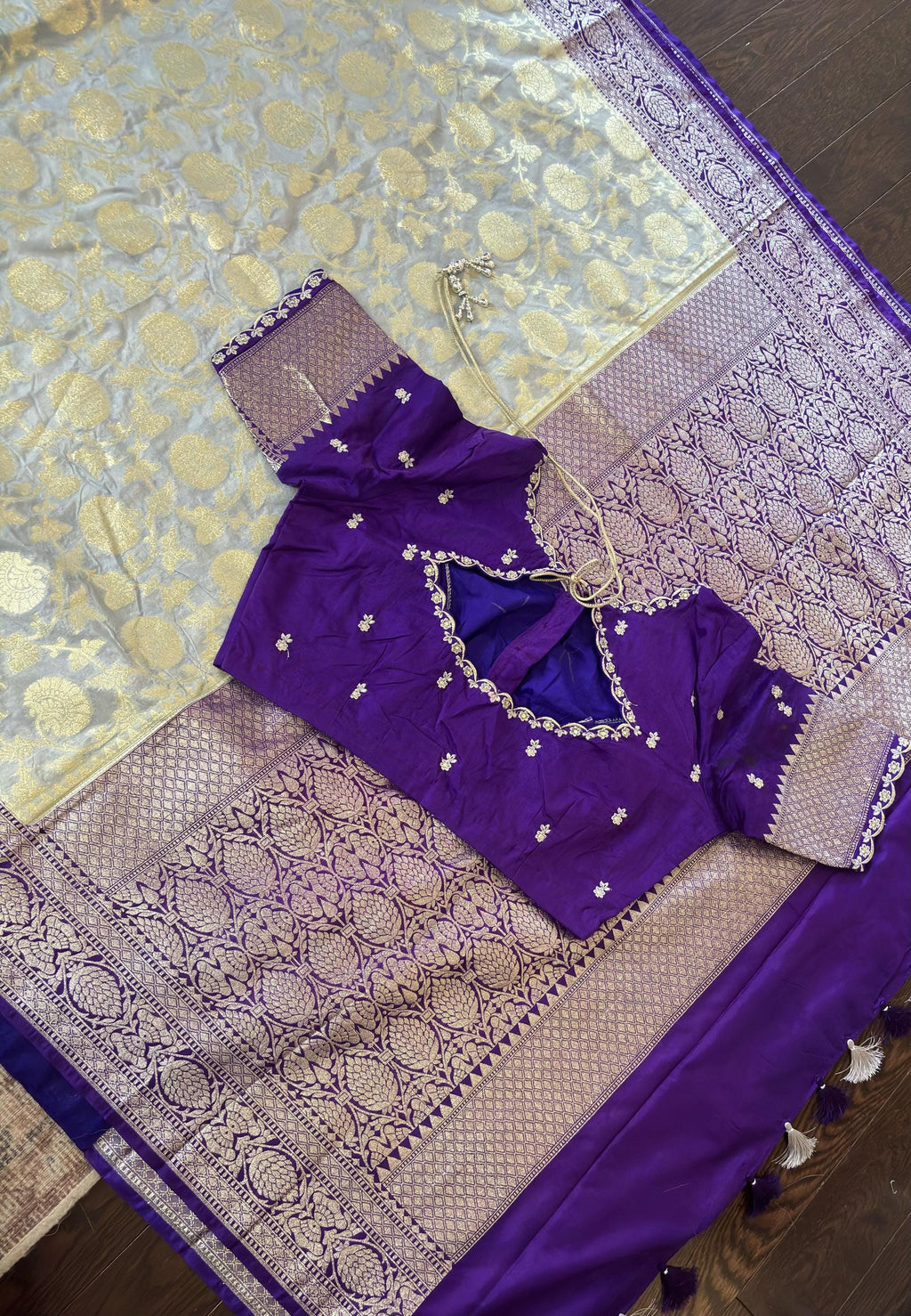 Beautiful banarasi silk saree paired up with beautiful embroidery blouse fits to 32 to 46 in beautiful rare colors all over jaal. Cocktails