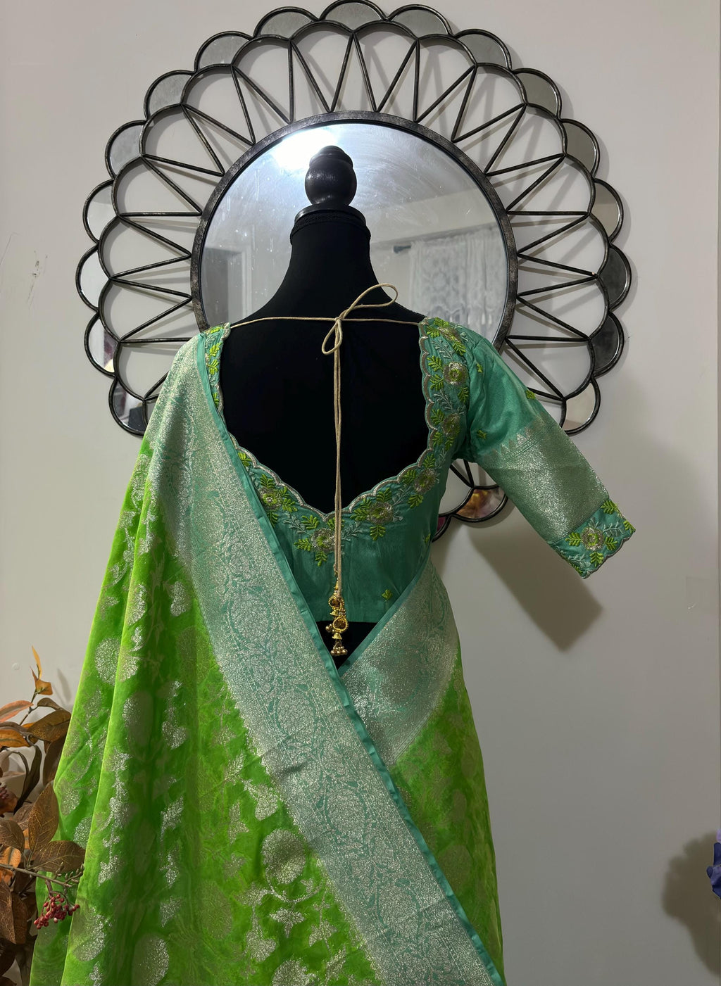 Beautiful banarasi silk saree paired up with beautiful embroidery blouse fits to 32 to 46 in beautiful rare colors all over jaal. Cocktails