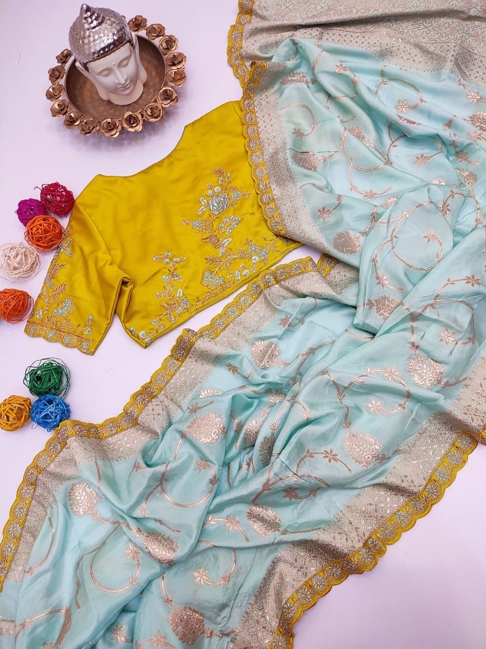 Beautiful banarasi pattu  sarees with all over weaving with cutwork border both sides Contrast  weaving pallu Heavy jardosi Work Blouse