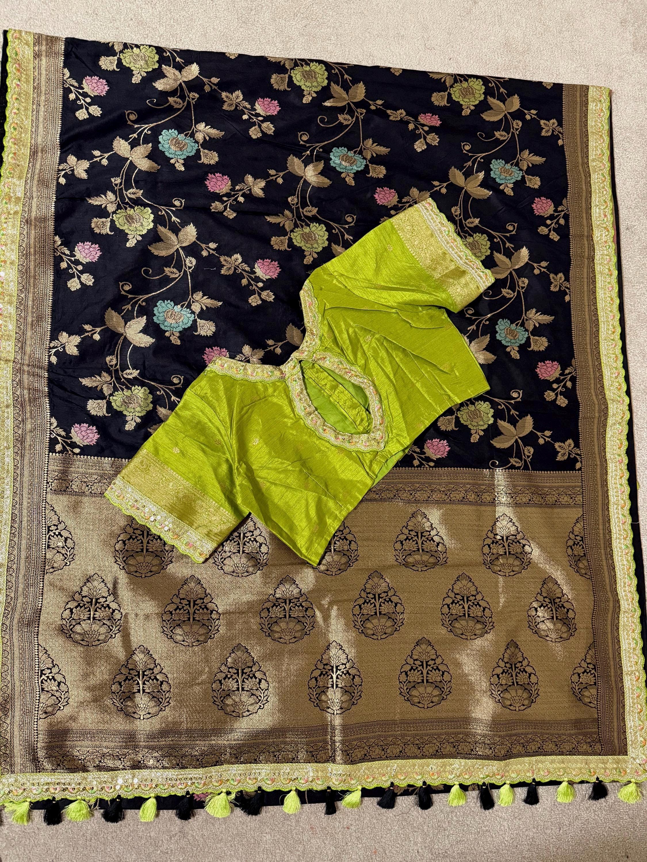 Pure banarasi  saree with figure weaving on all over thesareeweaving border on either sideRich & elegant weaving pallu blouse 34-46 size