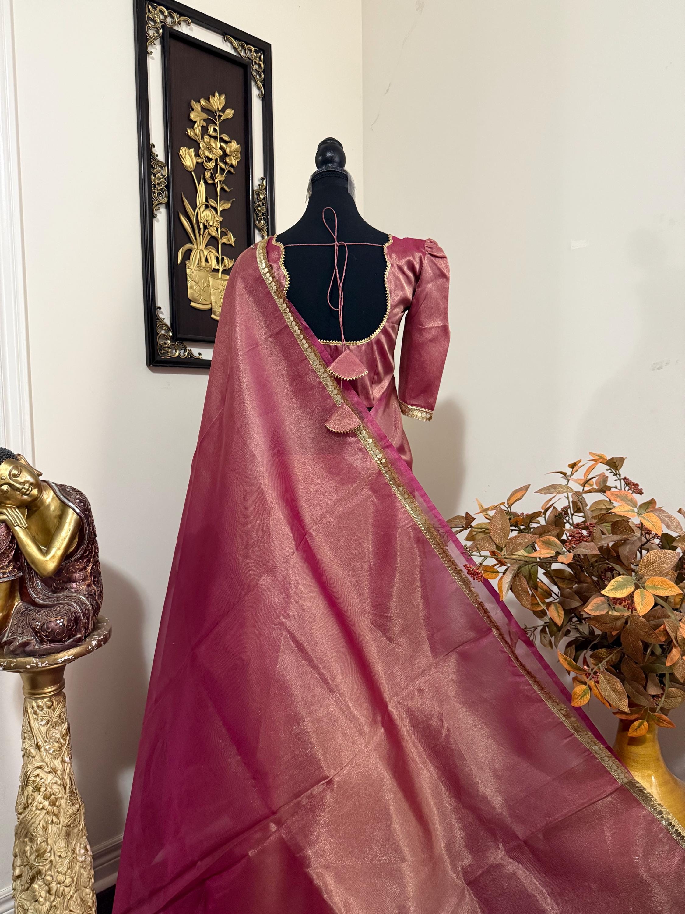 Banarasi  tissue saree with self weaving with beautifully embroidered boarder all over the saree Pestal   shade rich weaving ready Blouse