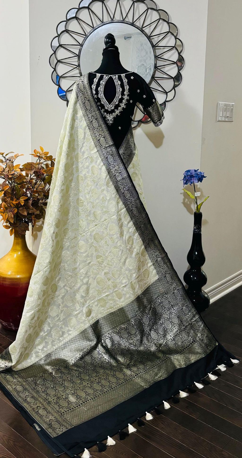 Beautiful banarasi silk saree paired up with beautiful embroidery blouse fits to 32 to 46 in beautiful rare colors all over jaal. Cocktails
