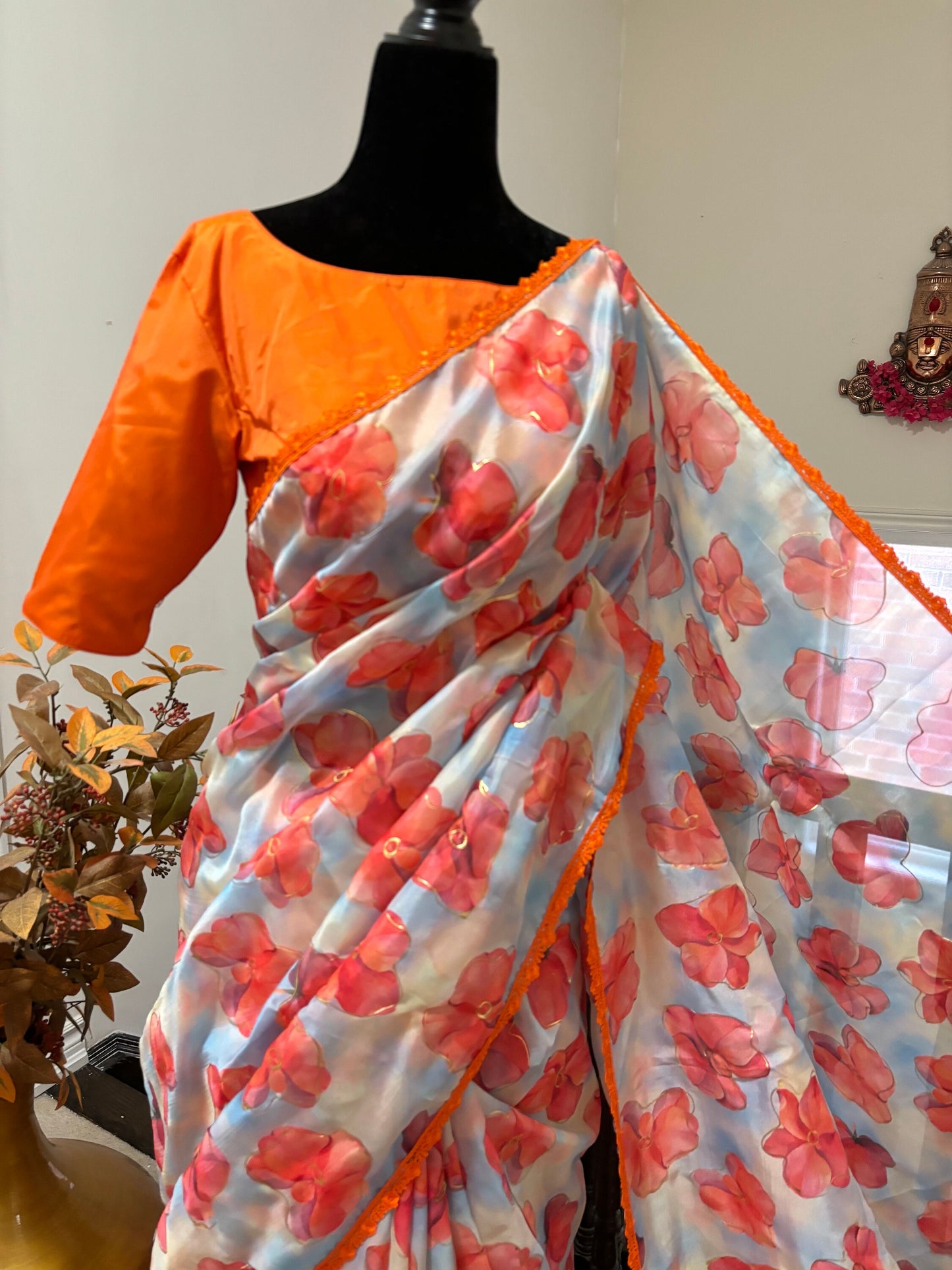 Beautiful Designer floral soft Organza Saree with beautiful lace ready to wear designer blouse fits to 32 to 46