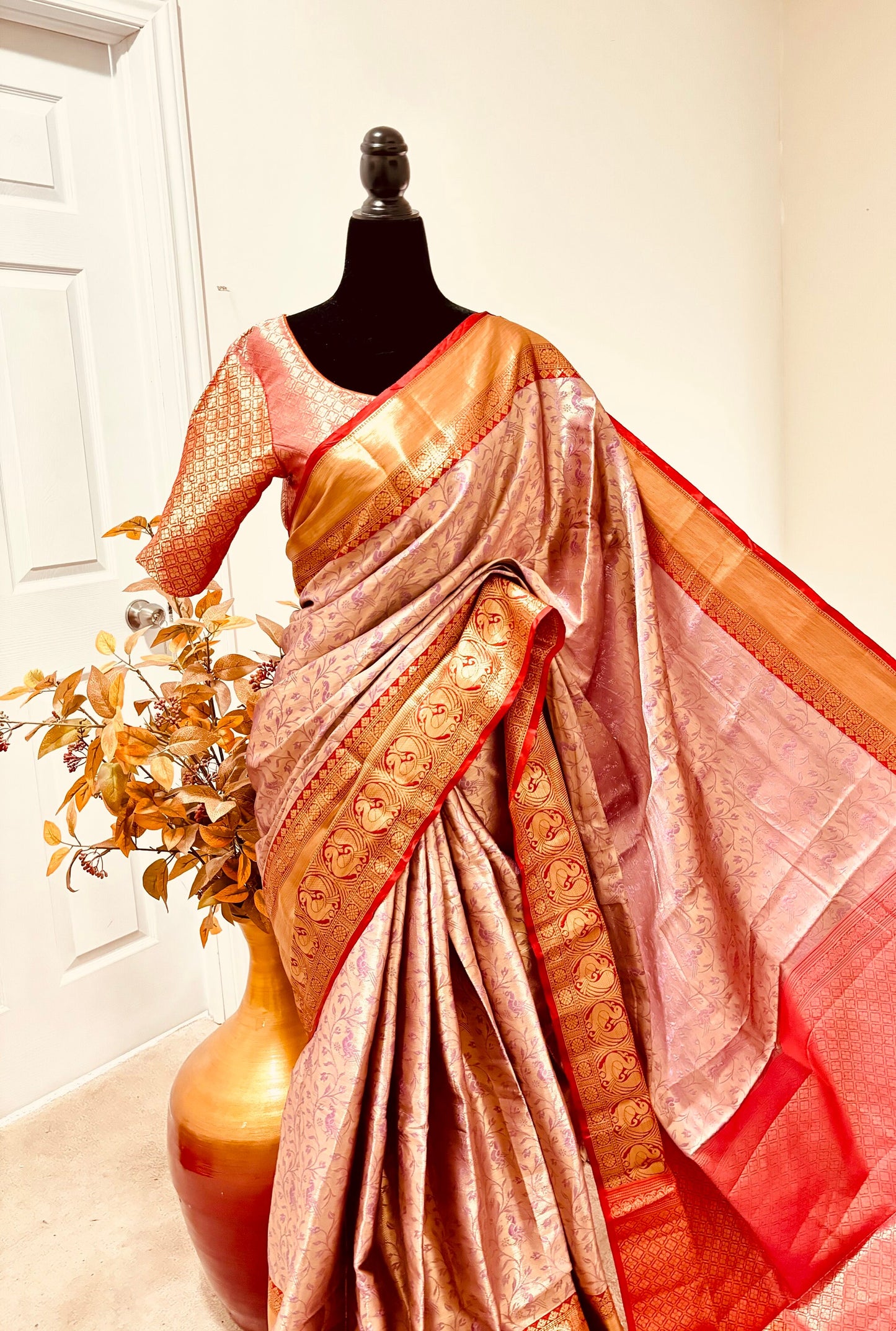 Beautiful Banarasi silk with Kanchi boarder with ready to wear designer blouse fits up to 32 to 46